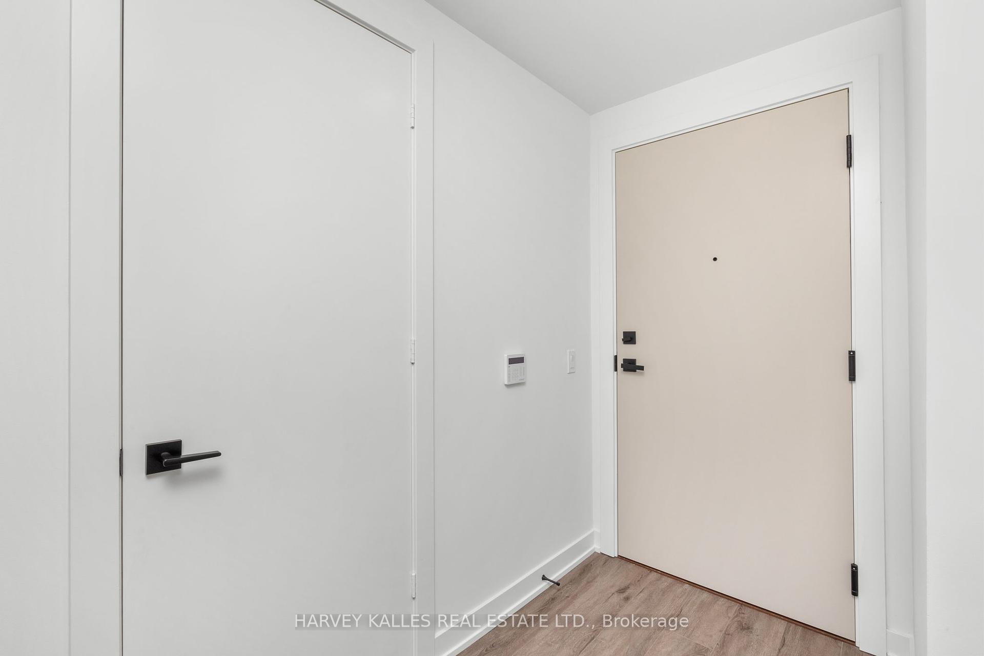 327 King Street W 4205