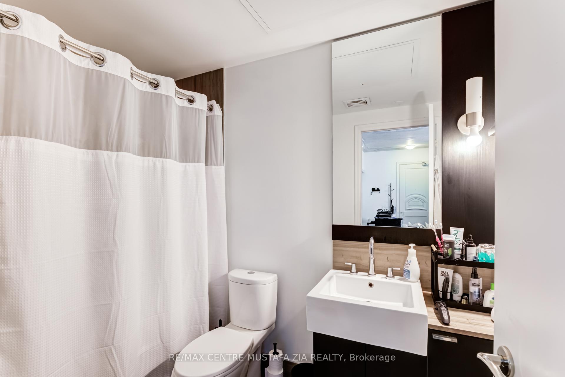 2 Bedrooms Condo at 88 Blue Jays, Toronto For sale