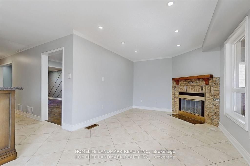 3452 Cherrington Crescent