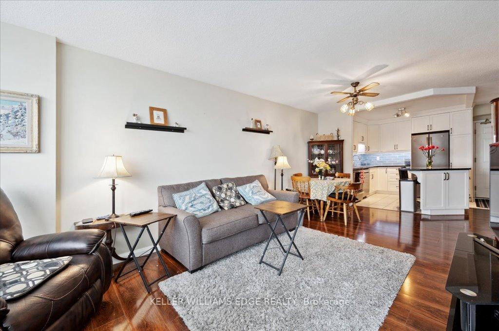 2 Bedrooms Condo at 1270 Maple Crossing, Burlington For sale