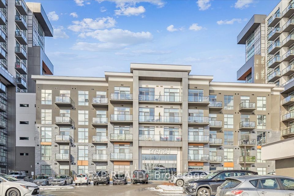 450 Dundas