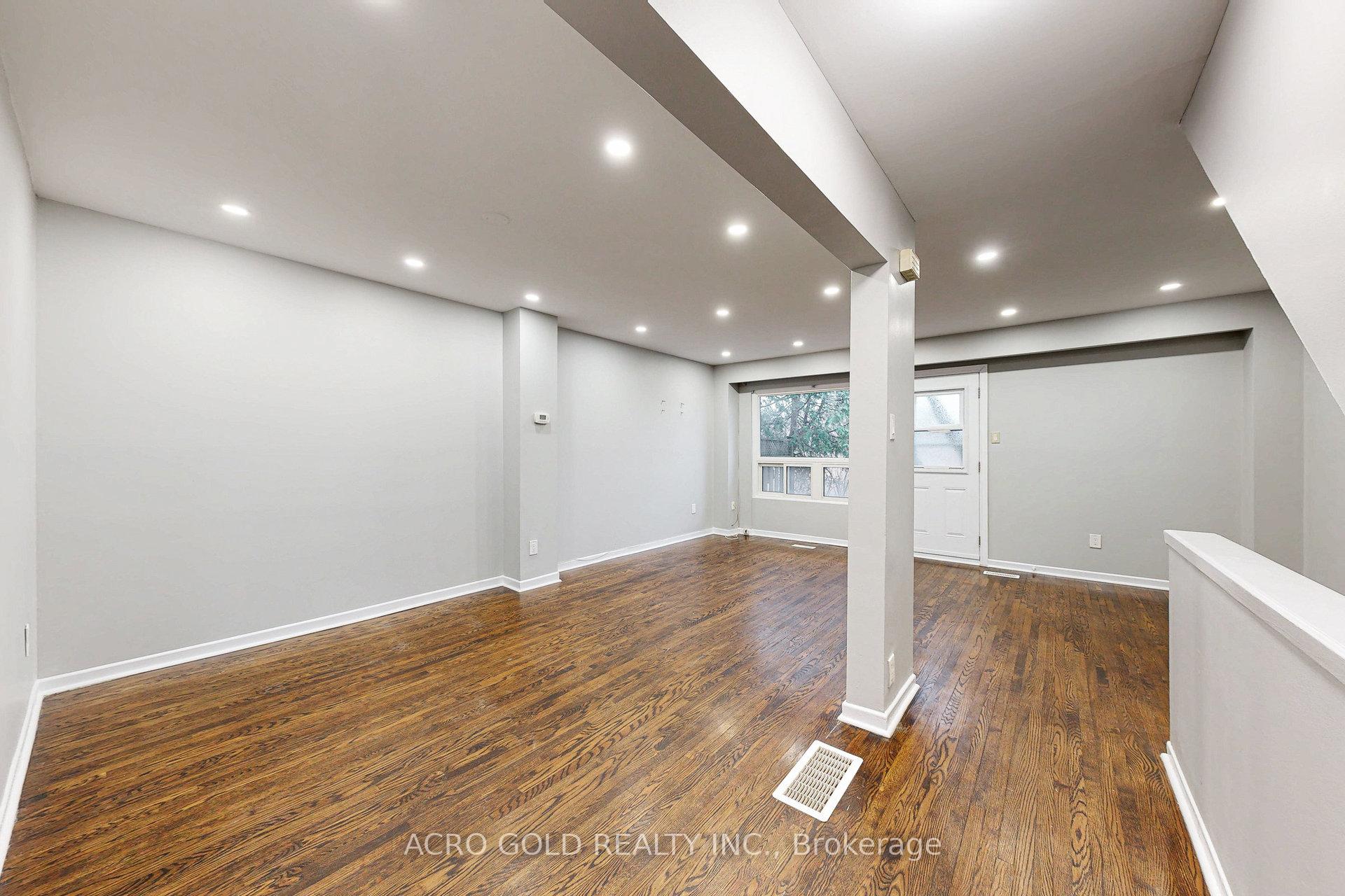 4 Bedrooms Condo at 441 Military,  Toronto For sale