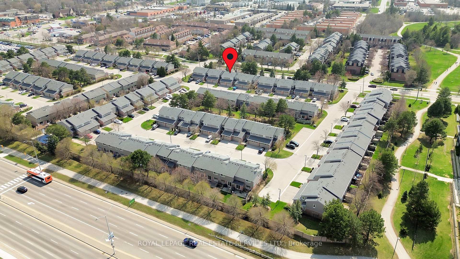 3 Bedrooms Condo at 3125 Fifth, Mississauga For sale