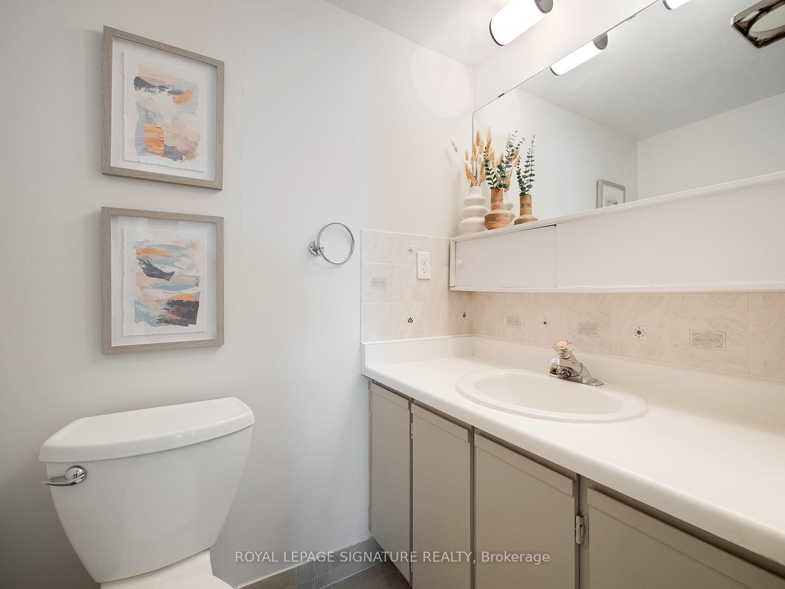 2 Bedrooms Condo at 20 Dean Park, Toronto For sale