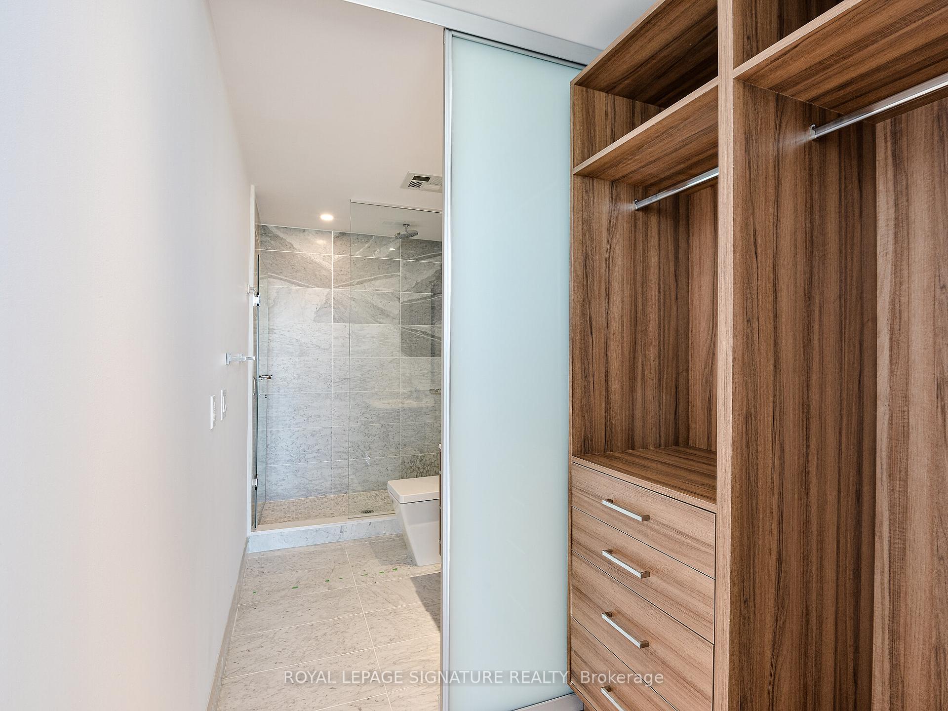 2 Bedrooms Condo at 488 University,  Toronto For sale