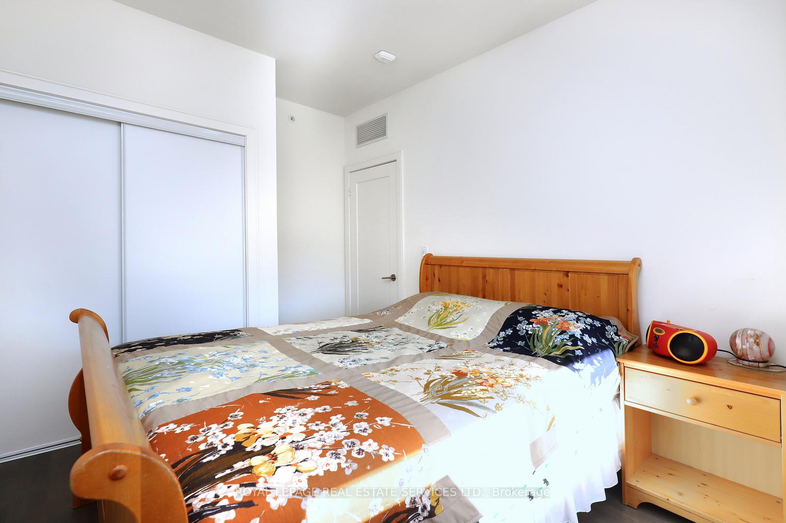2 Bedrooms Condo at 1575 Lakeshore, Mississauga For sale