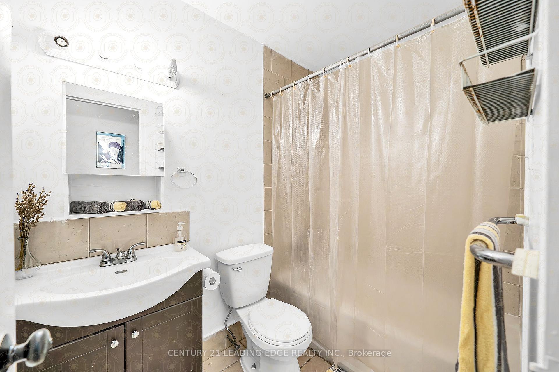 3 Bedrooms Condo at 1690 Victoria Park, Toronto For sale