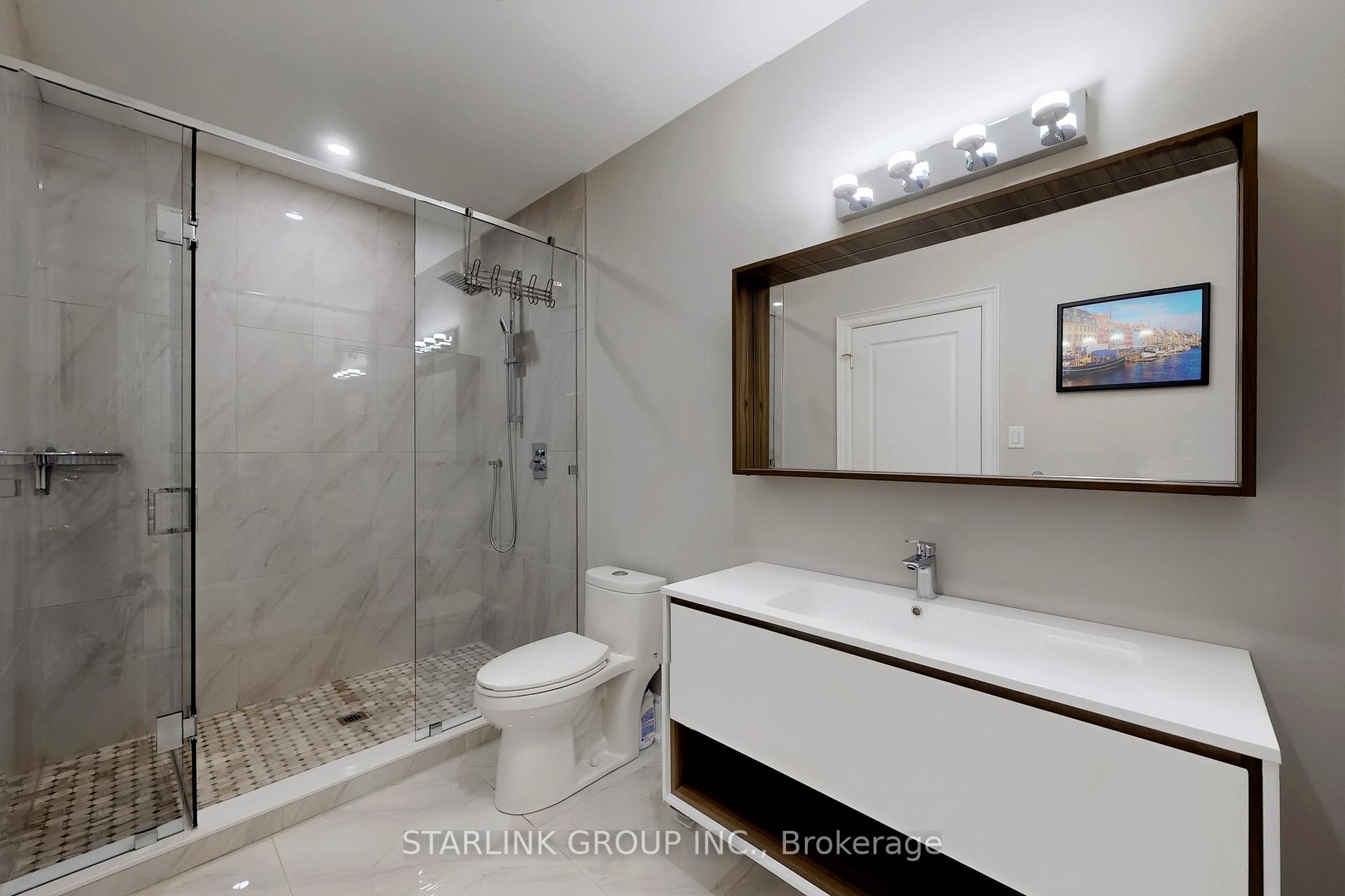 6 Bedrooms Condo at 729 Hidden Grove,  Mississauga For sale