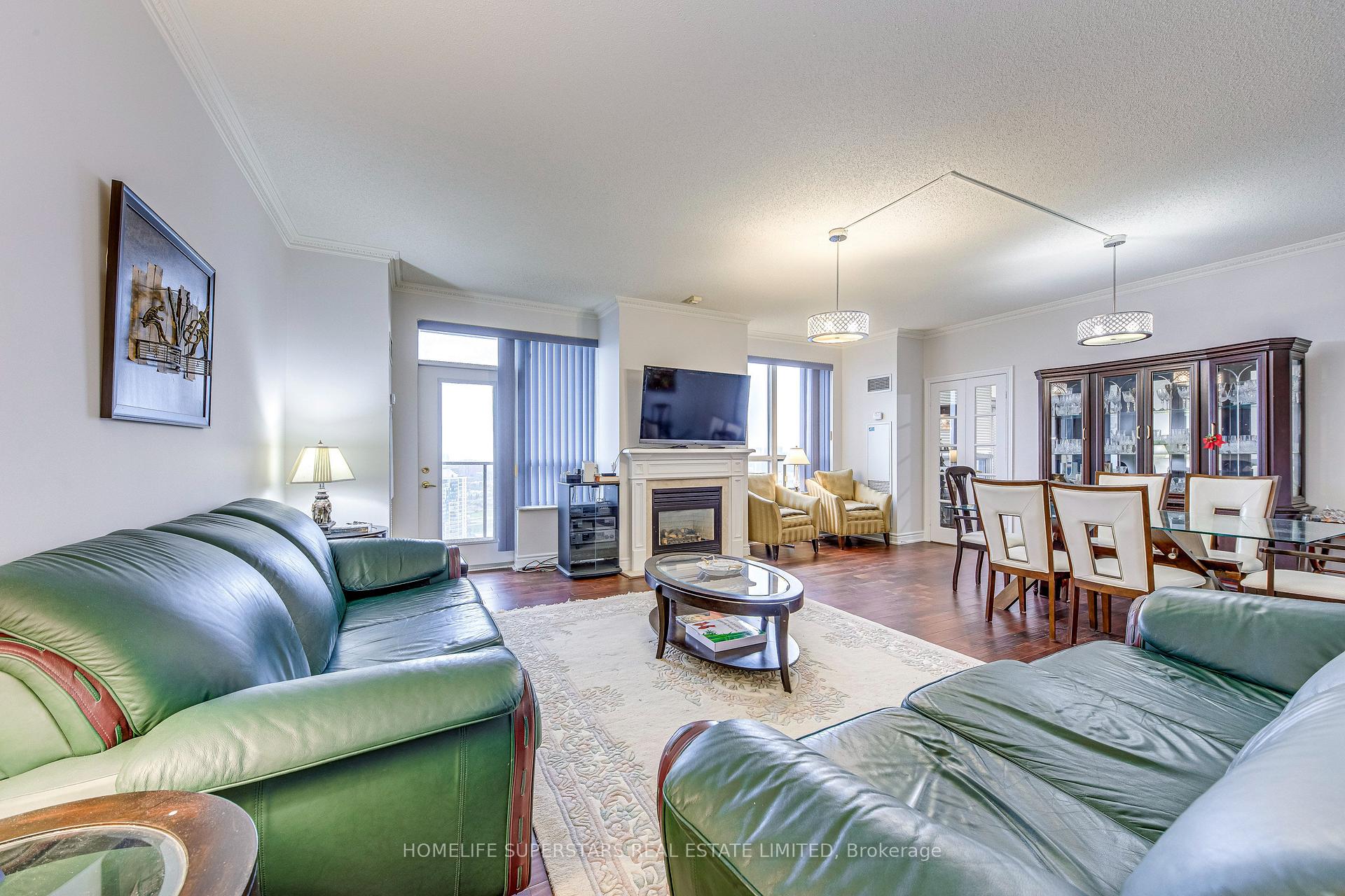 3 Bedrooms Condo at 25 Kingsbridge Garden, Mississauga For sale