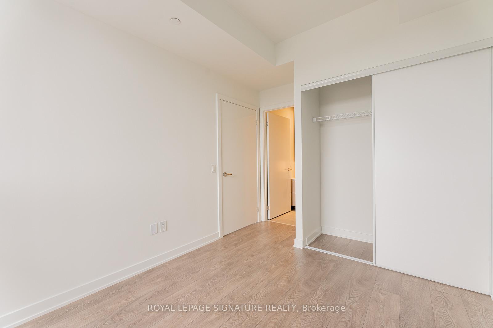 2 Bedrooms Condo at 28 Ann, Mississauga For sale