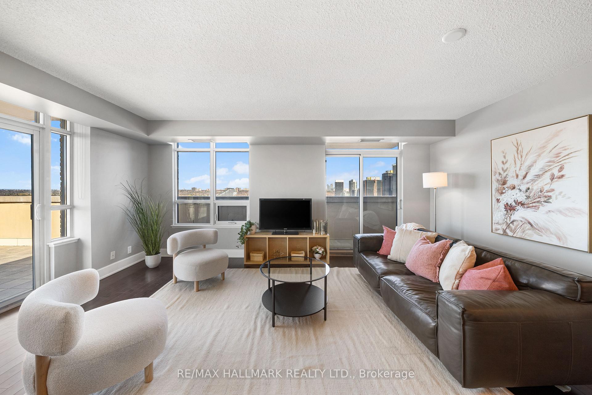 2 Bedrooms Condo at 676 Sheppard, Toronto For sale
