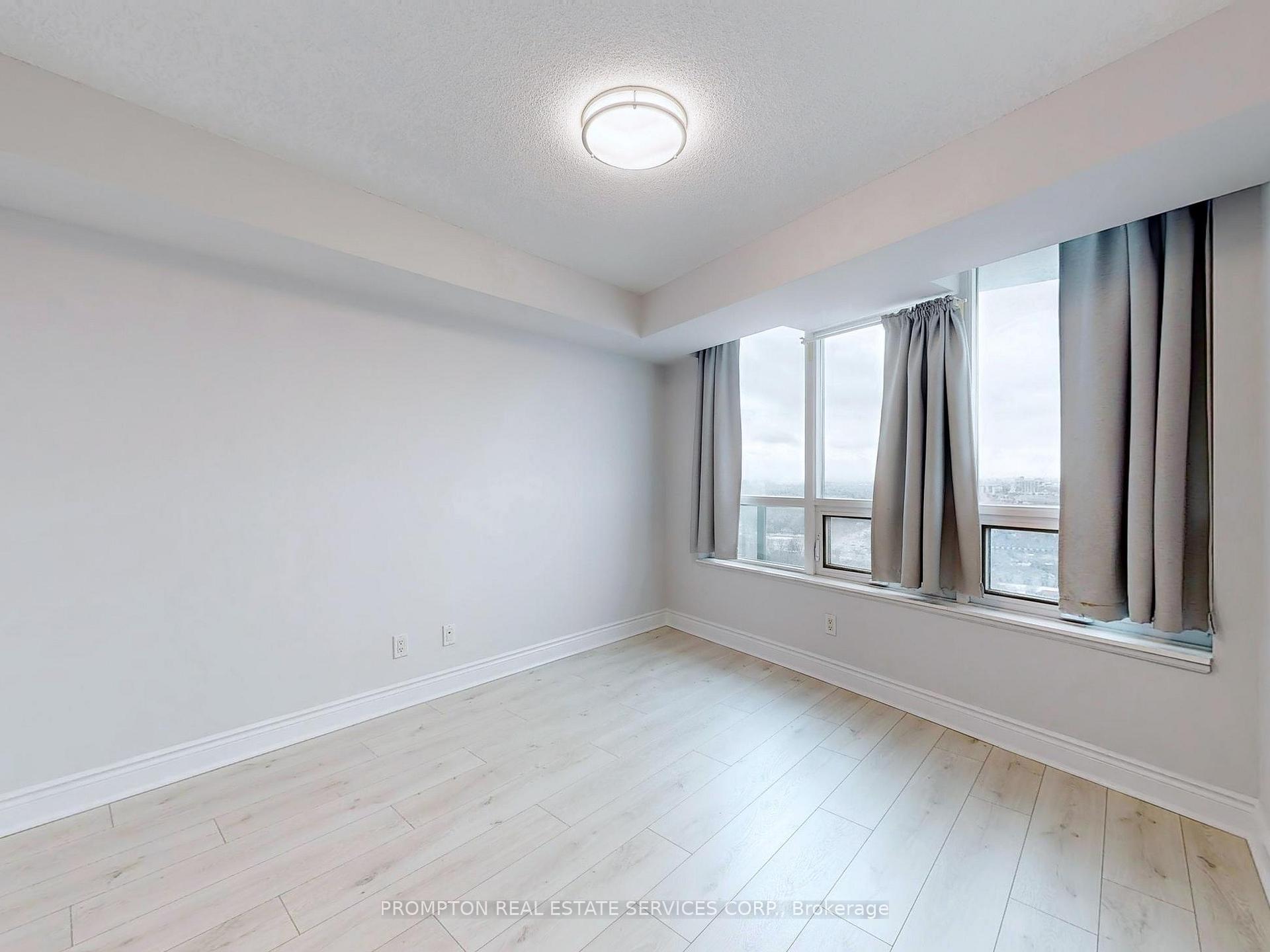 2 Bedrooms Condo at 15 Greenview, Toronto For sale
