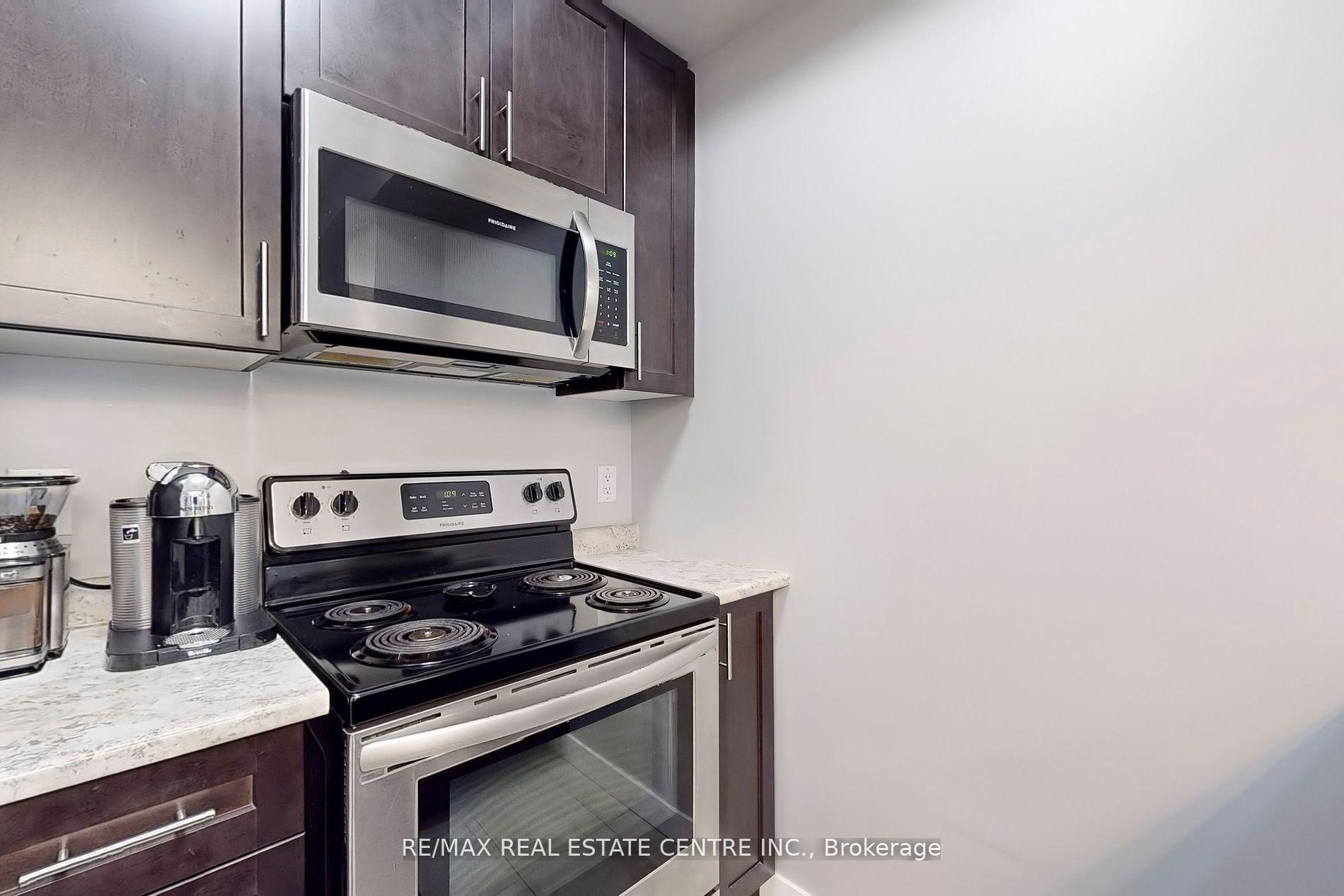 2 Bedrooms Condo at 81 Robinson,  Hamilton For sale