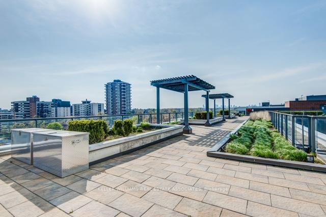 2 Bedrooms Condo at 1 Hurontario, Mississauga For sale