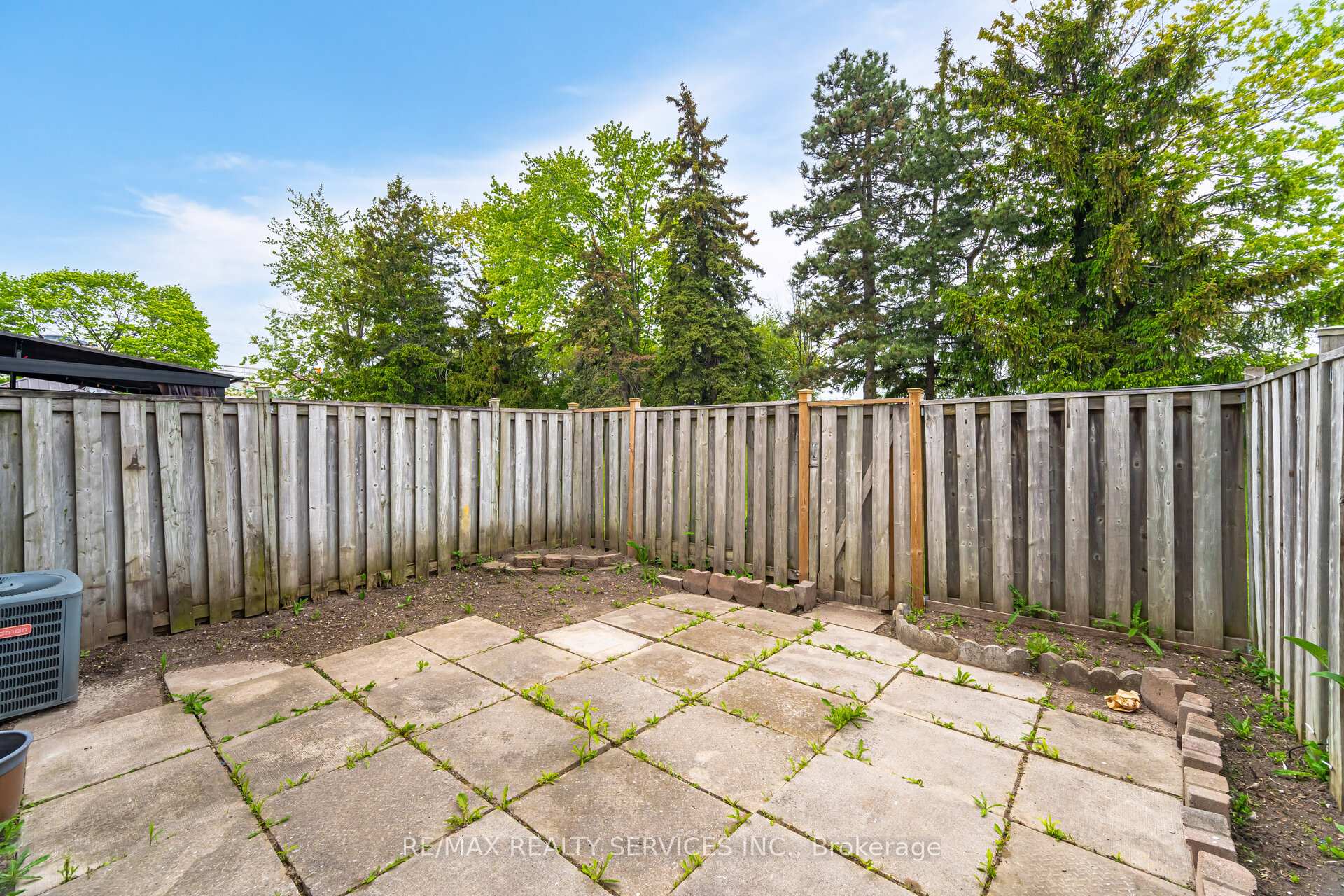 5 Bedrooms Condo at 3525 Brandon Gate, Mississauga For sale
