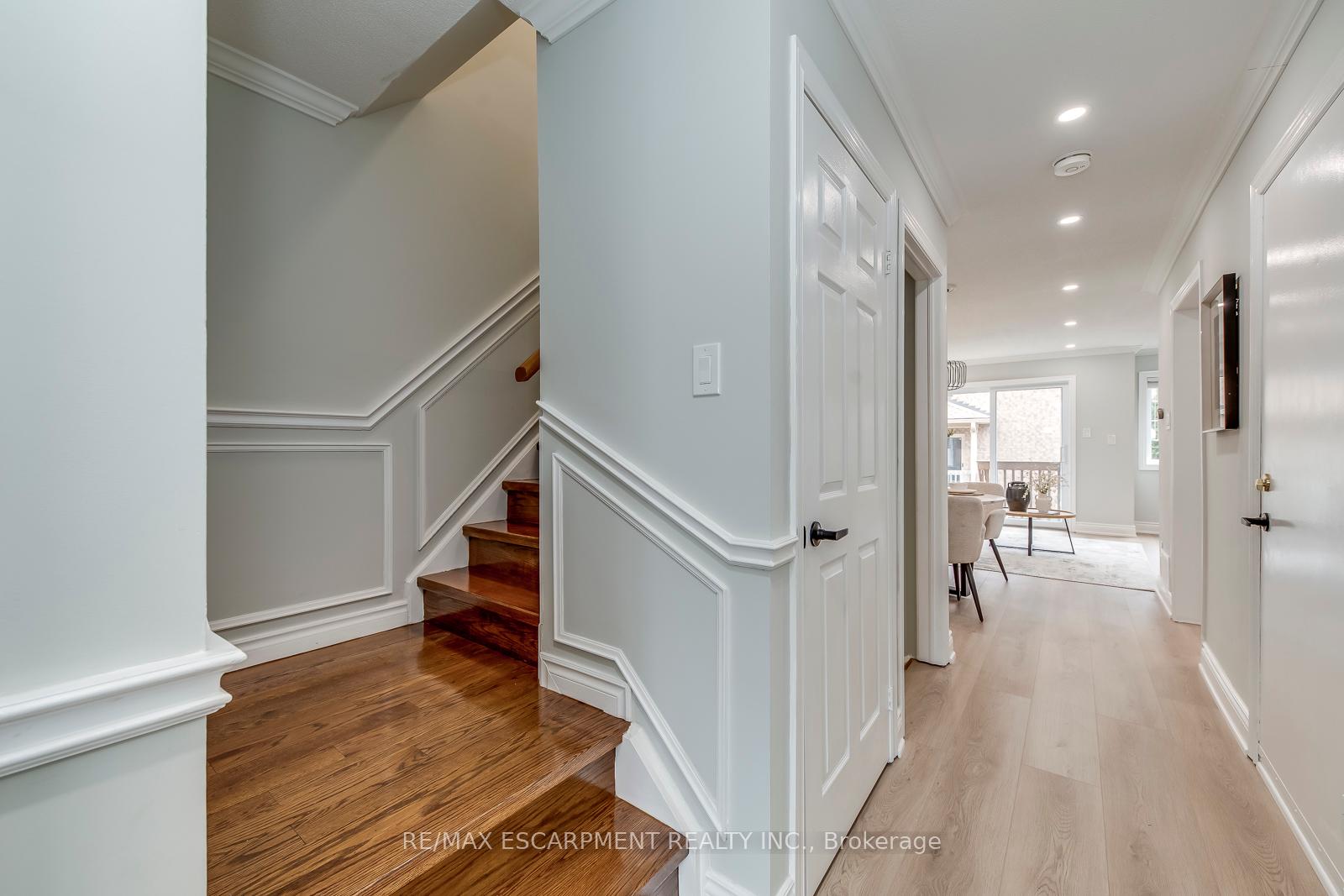 3 Bedrooms Condo at 2880 Headon Forest,  Burlington For sale