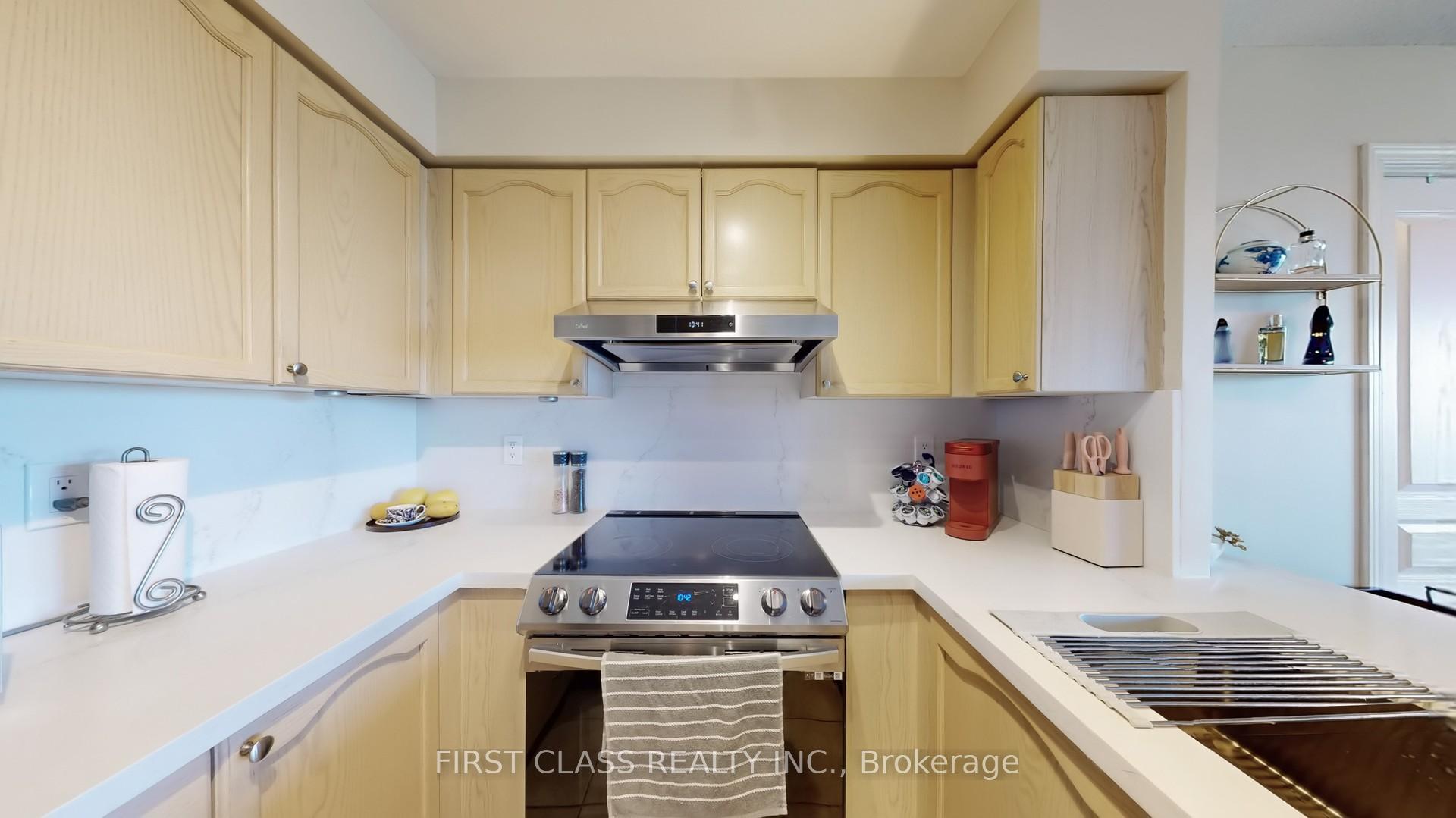 2 Bedrooms Condo at 2585 Erin Centre, Mississauga For sale