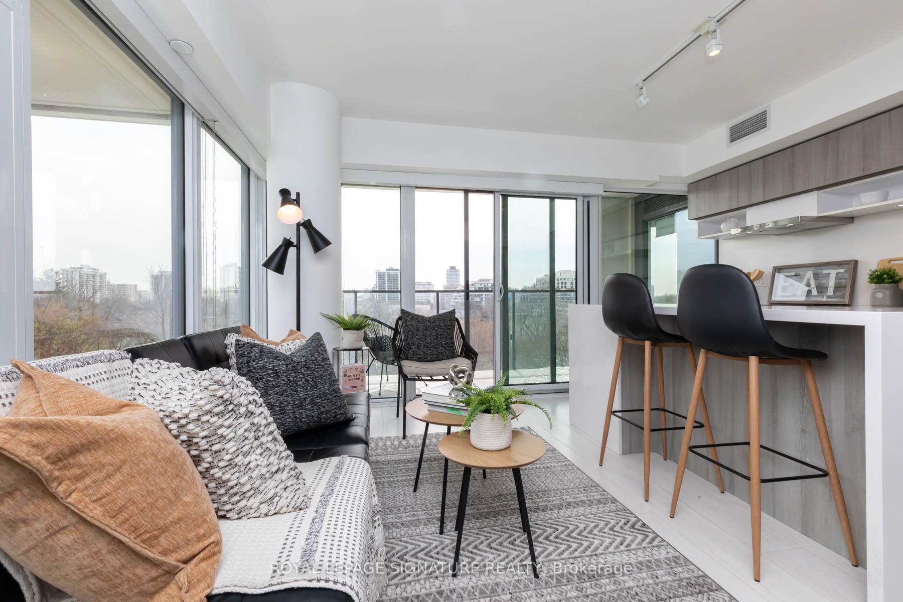 2 Bedrooms Condo at 8 Hillsdale, Toronto For sale
