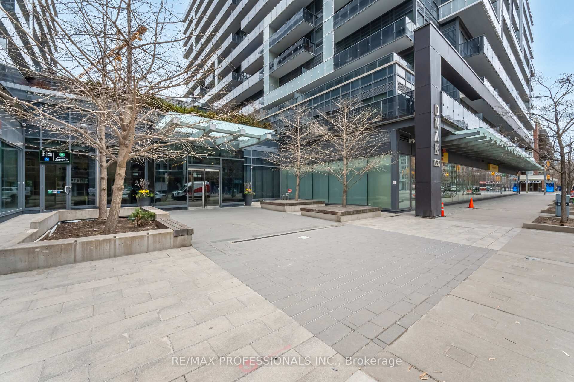 2 Bedrooms Condo at 1030 King, Toronto For sale