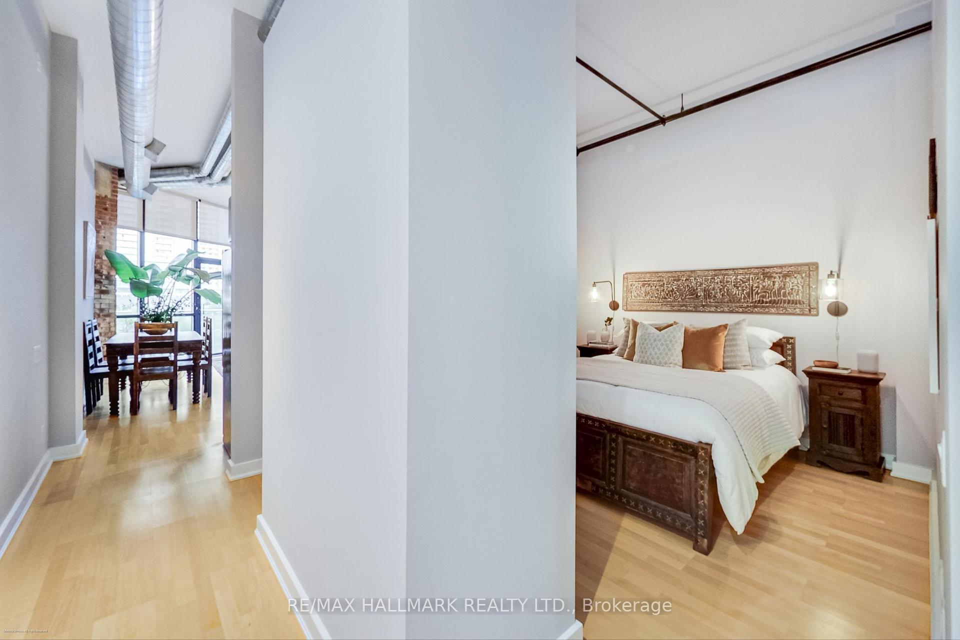 2 Bedrooms Condo at 43 Hanna, Toronto For sale