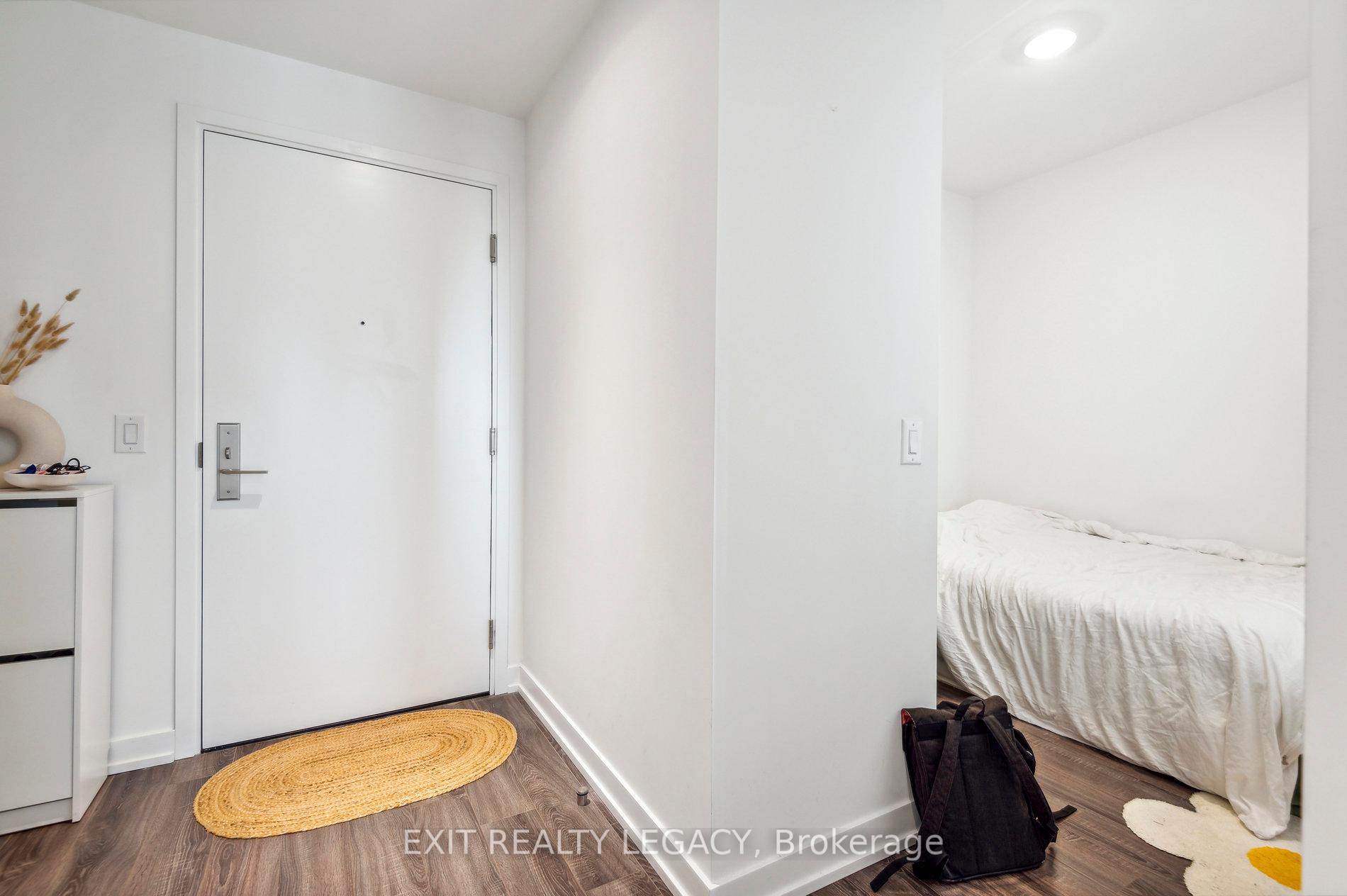 2 Bedrooms Condo at 20 Edward,  Toronto For sale