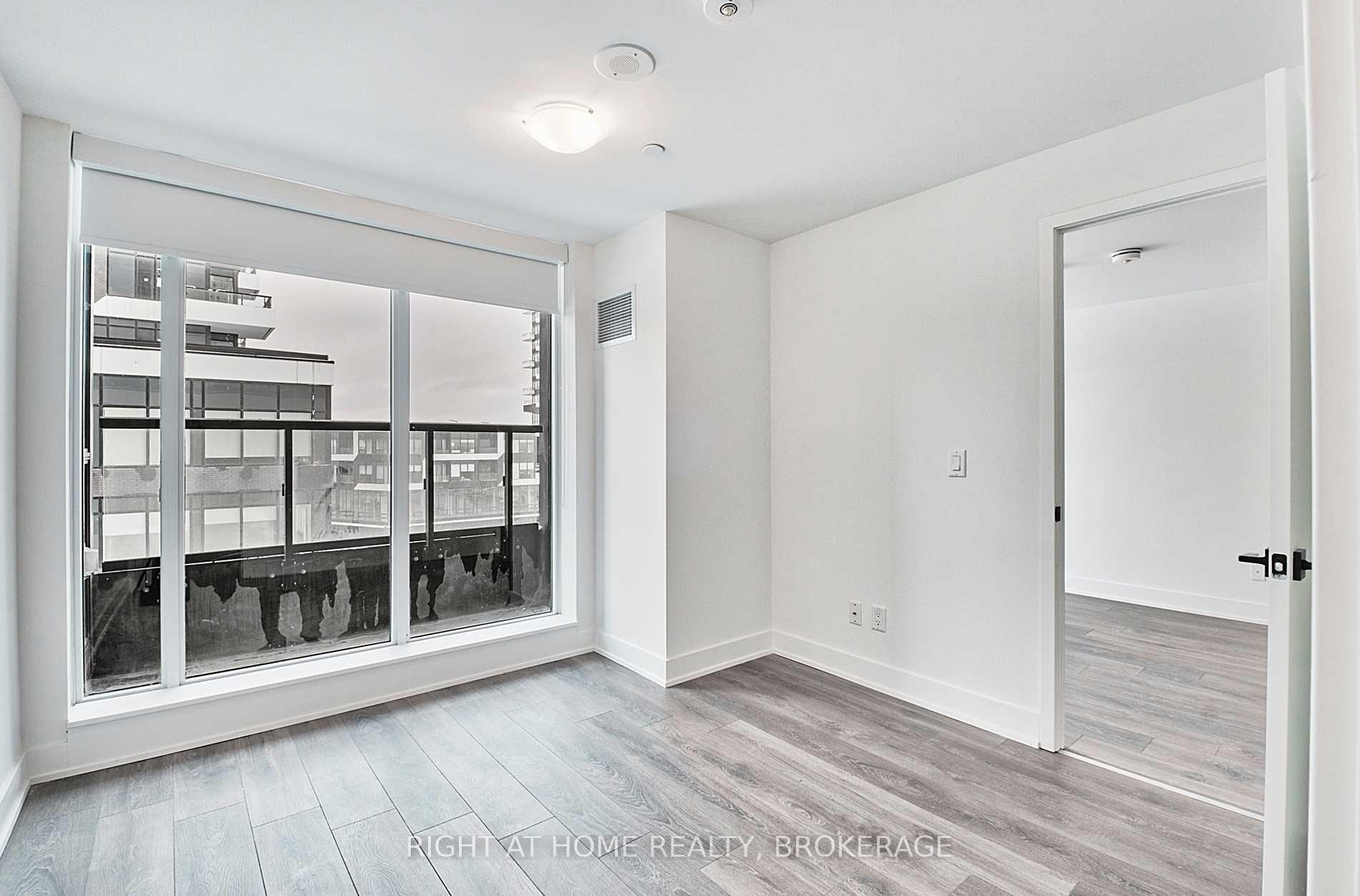 2 Bedrooms Condo at 2481 Taunton, Oakville For sale