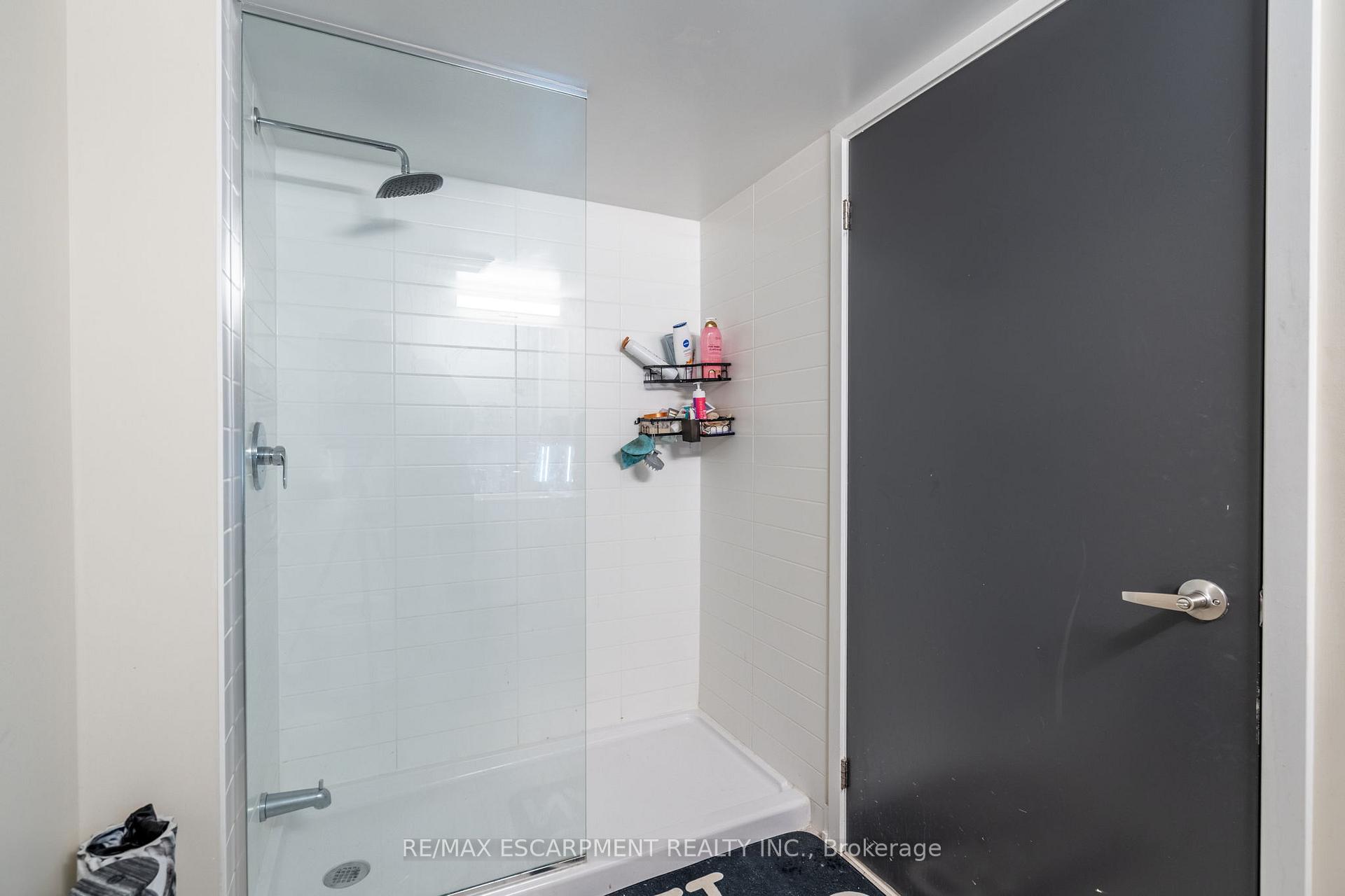 2 Bedrooms Condo at 1119 COOKE, Burlington For sale