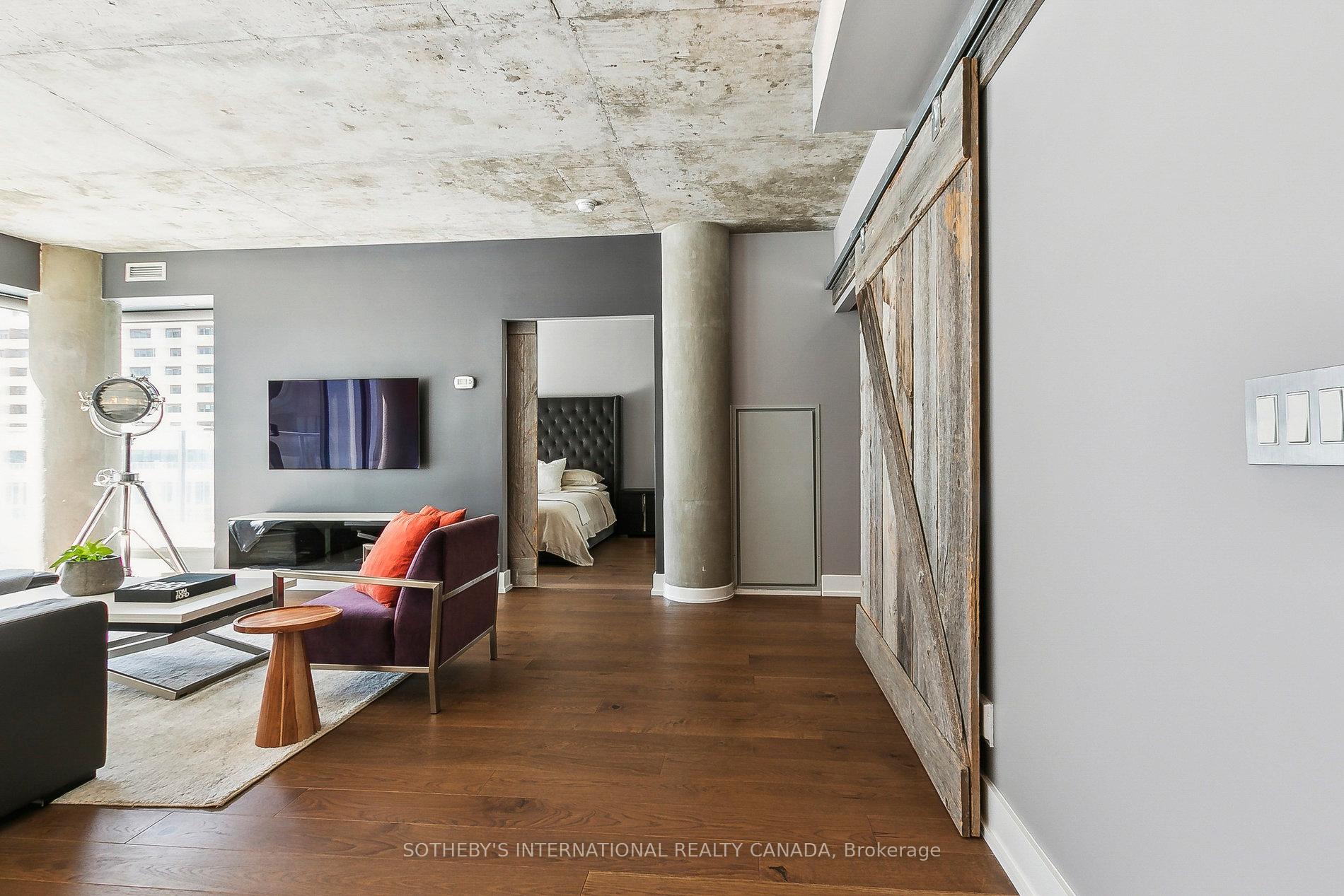 2 Bedrooms Condo at 650 King, Toronto For sale