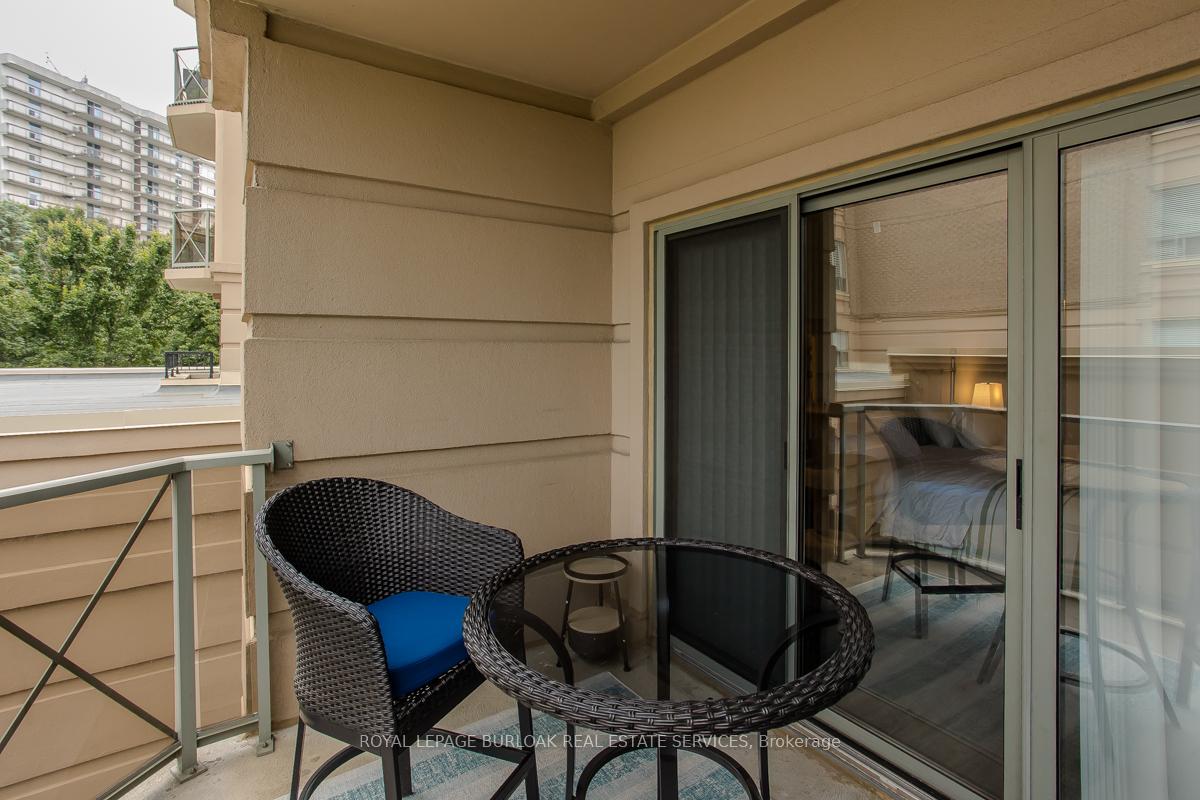 2 Bedrooms Condo at 2075 Amherst Heights, Burlington For sale