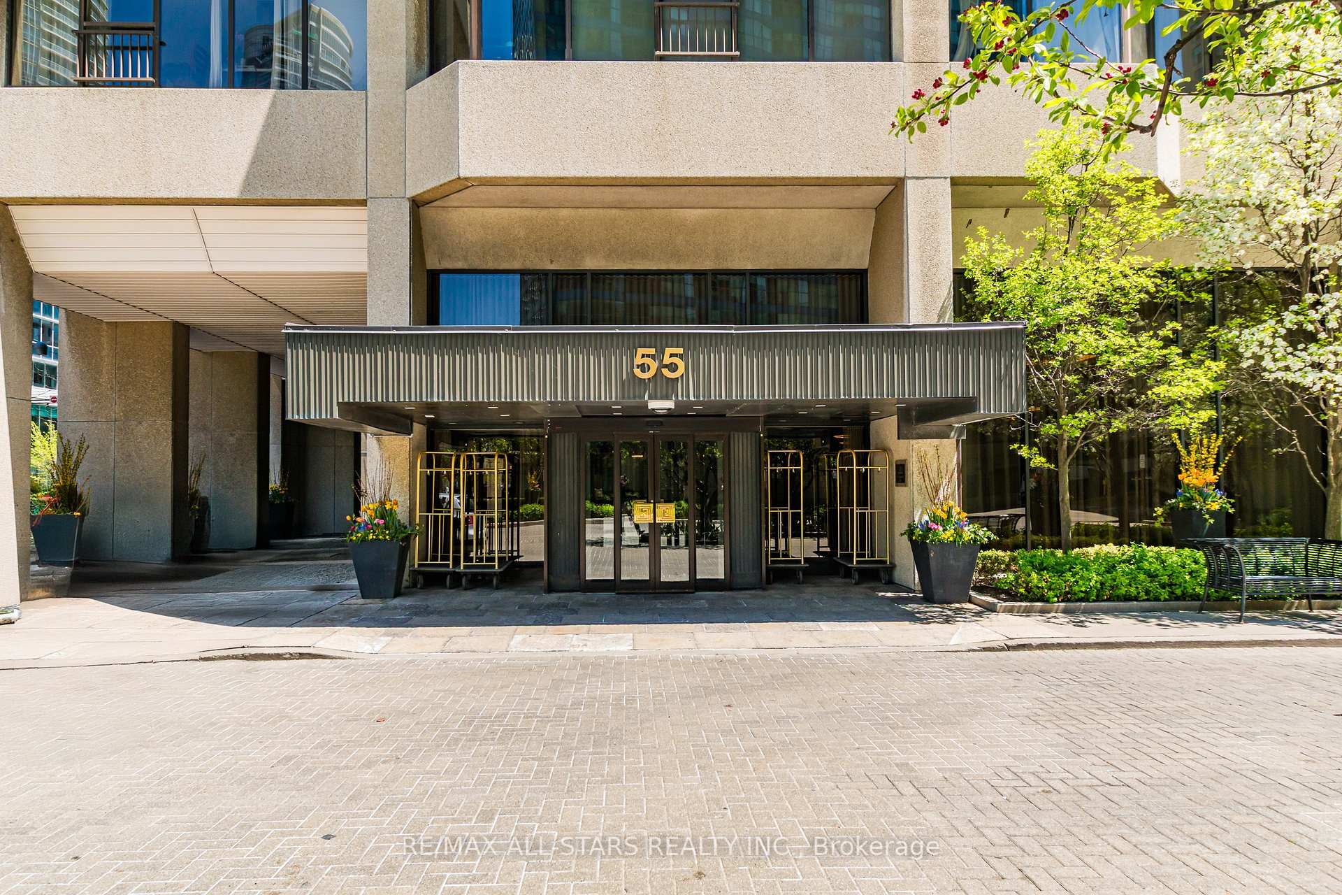 1 Bedroom Condo at 55 Harbour, Toronto For sale