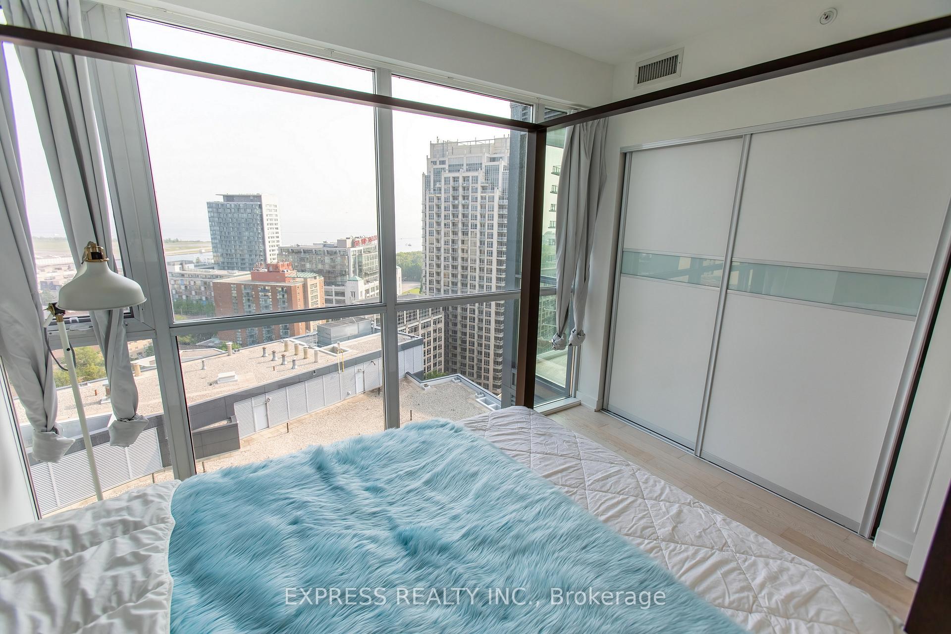 2 Bedrooms Condo at 20 Bruyeres, Toronto For sale