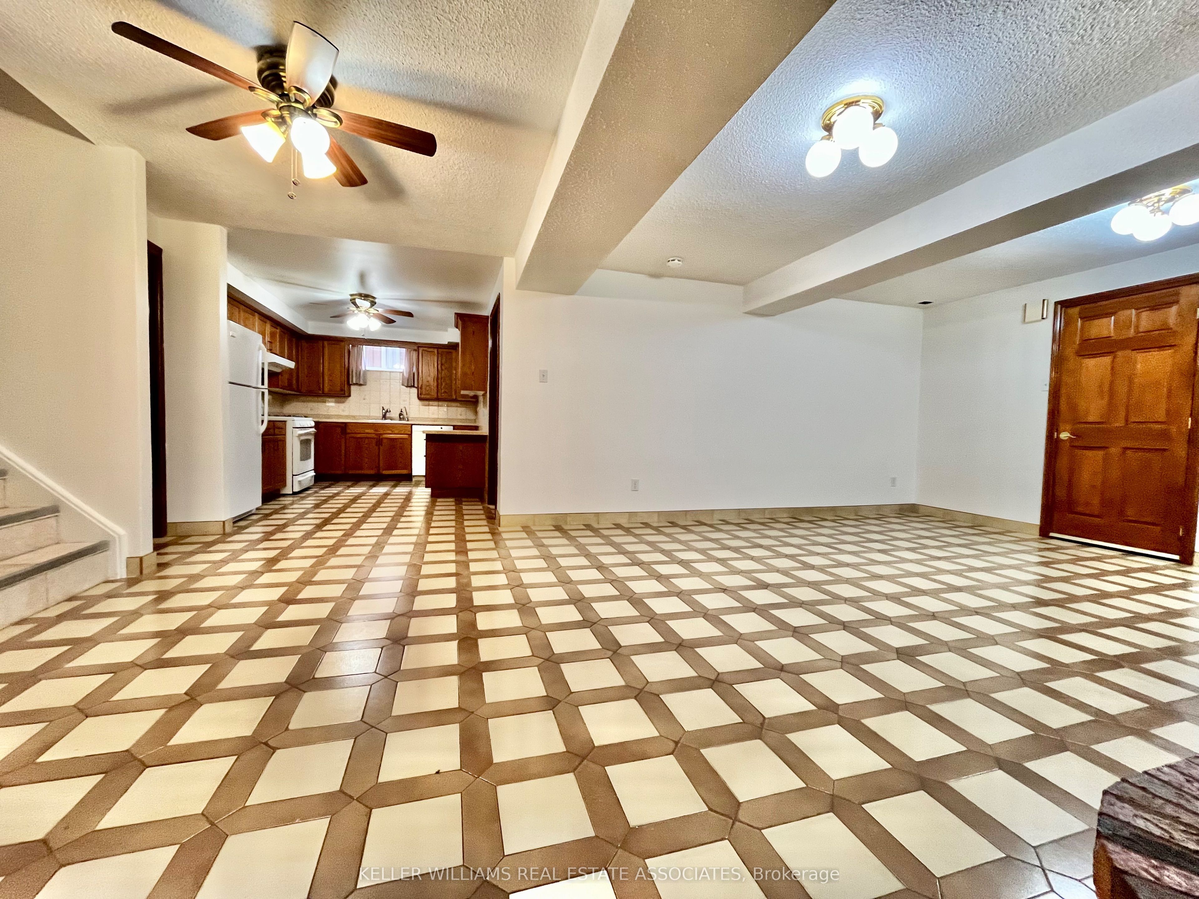 39 Lisgar Court, #Lower