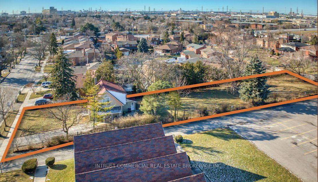 74 Kingsview Boulevard, Toronto, ON M9R 1T9