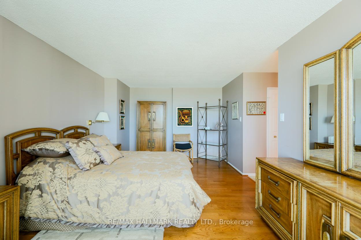 3 Bedrooms Condo at 55 Skymark, Toronto For sale