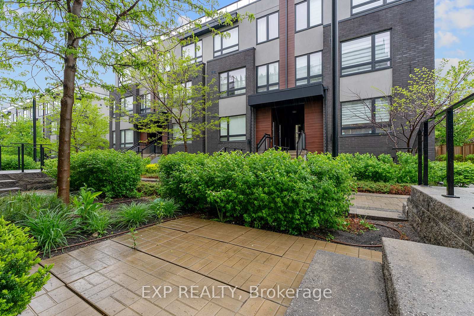 2 Bedrooms Condo at 1100 Briar Hill, Toronto For sale