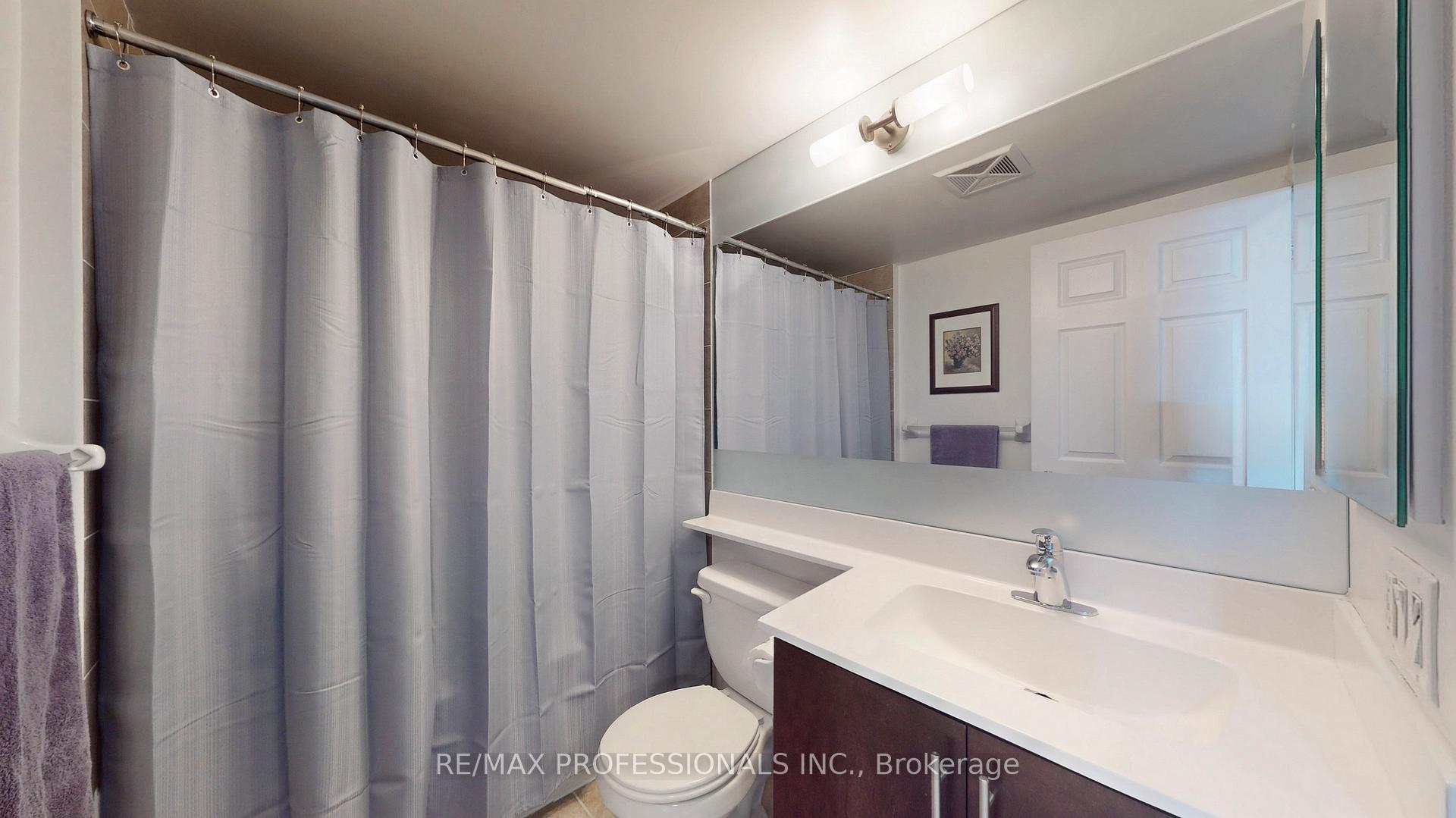 2 Bedrooms Co-op at 310 Burnhamthorpe, Mississauga For sale