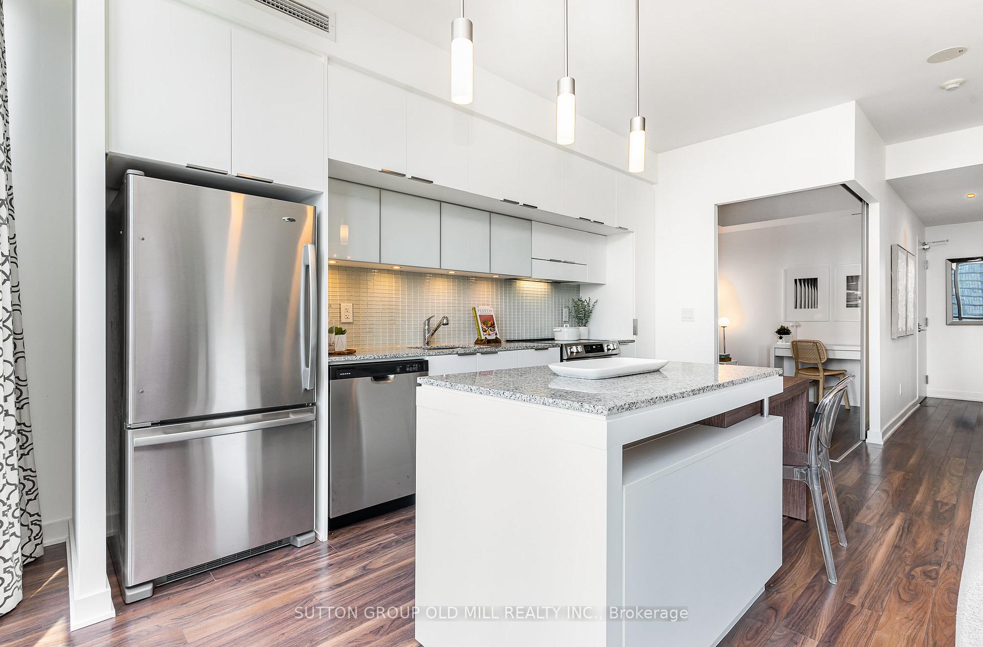 2 Bedrooms Condo at 110 Charles, Toronto For sale