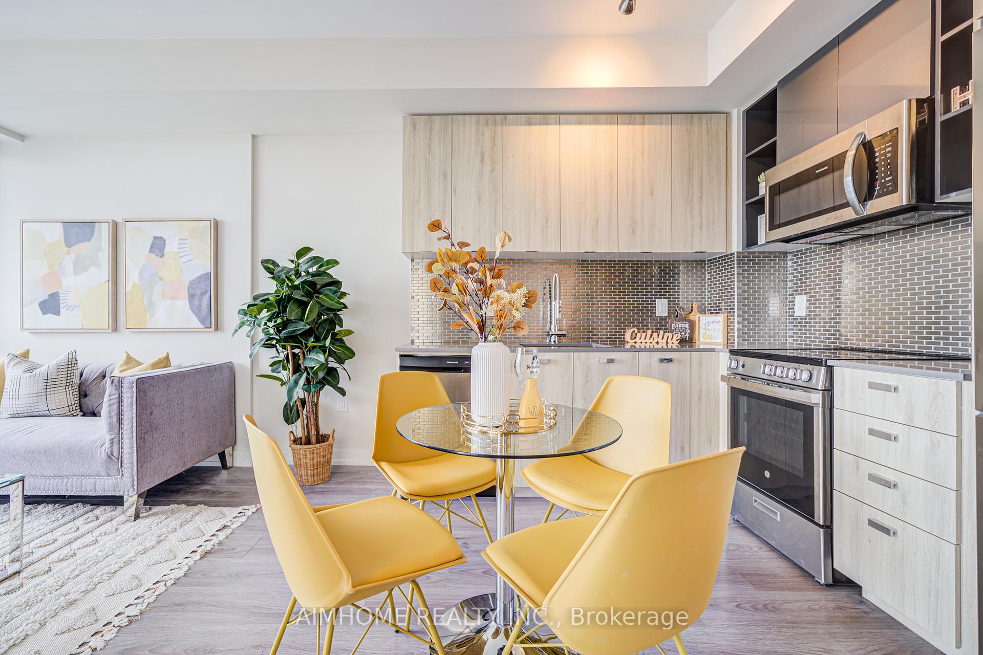 2 Bedrooms Condo at 10 De Boers, Toronto For sale