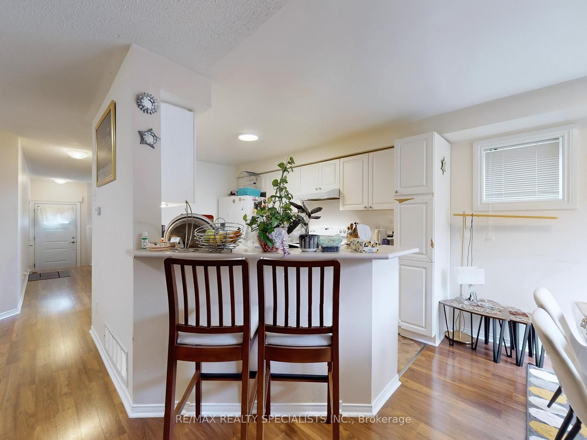 3 Bedrooms Condo at 5223 Fairford,  Mississauga For sale