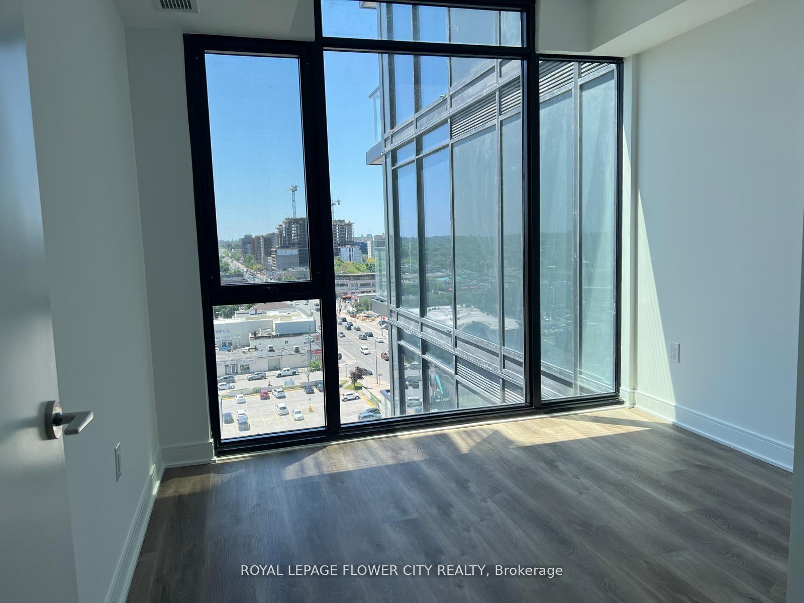 2 Bedrooms Condo at 86 DUNDAS, Mississauga For sale