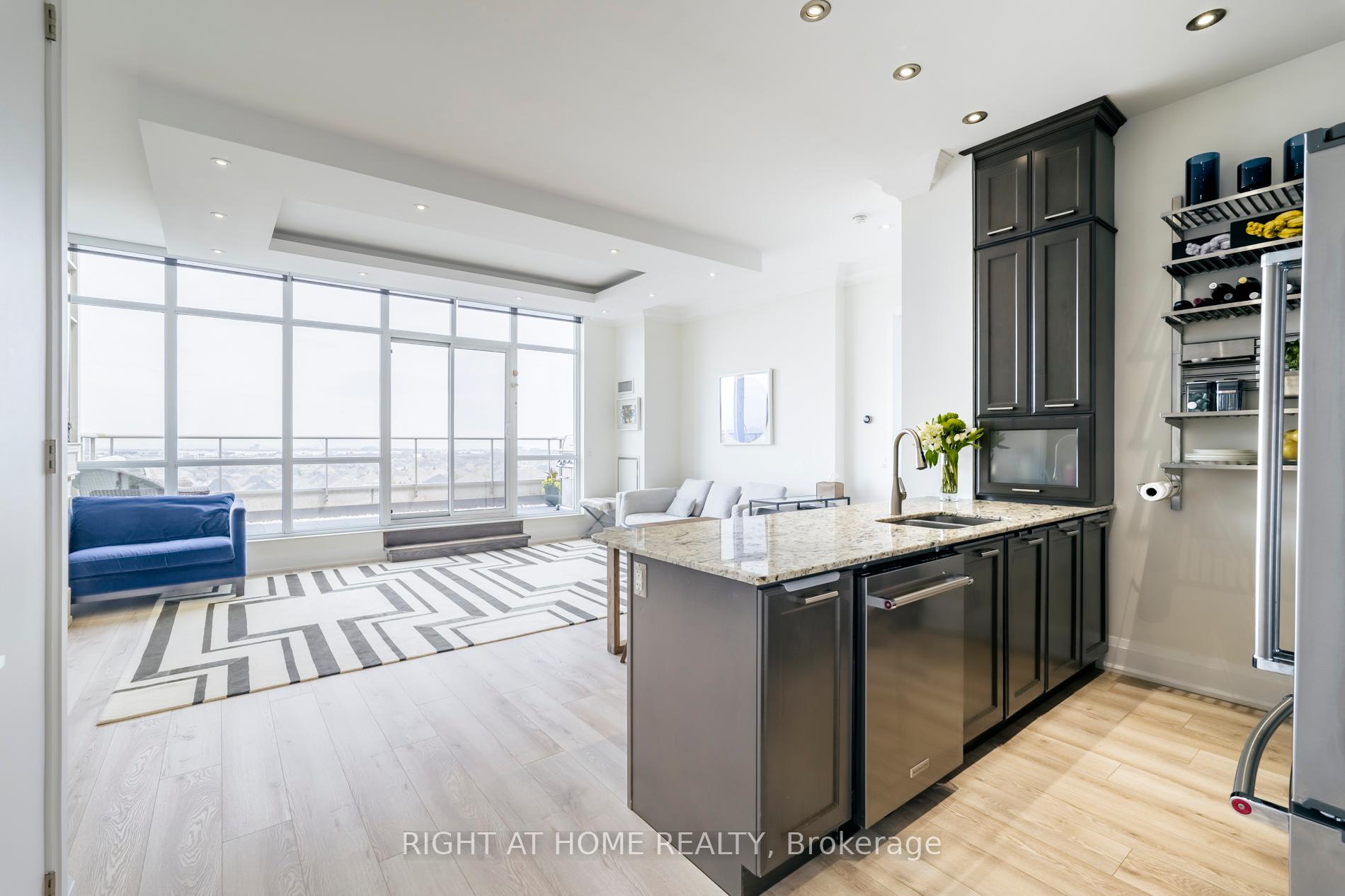 3 Bedrooms Condo at 2470 Prince Michael, Oakville For sale