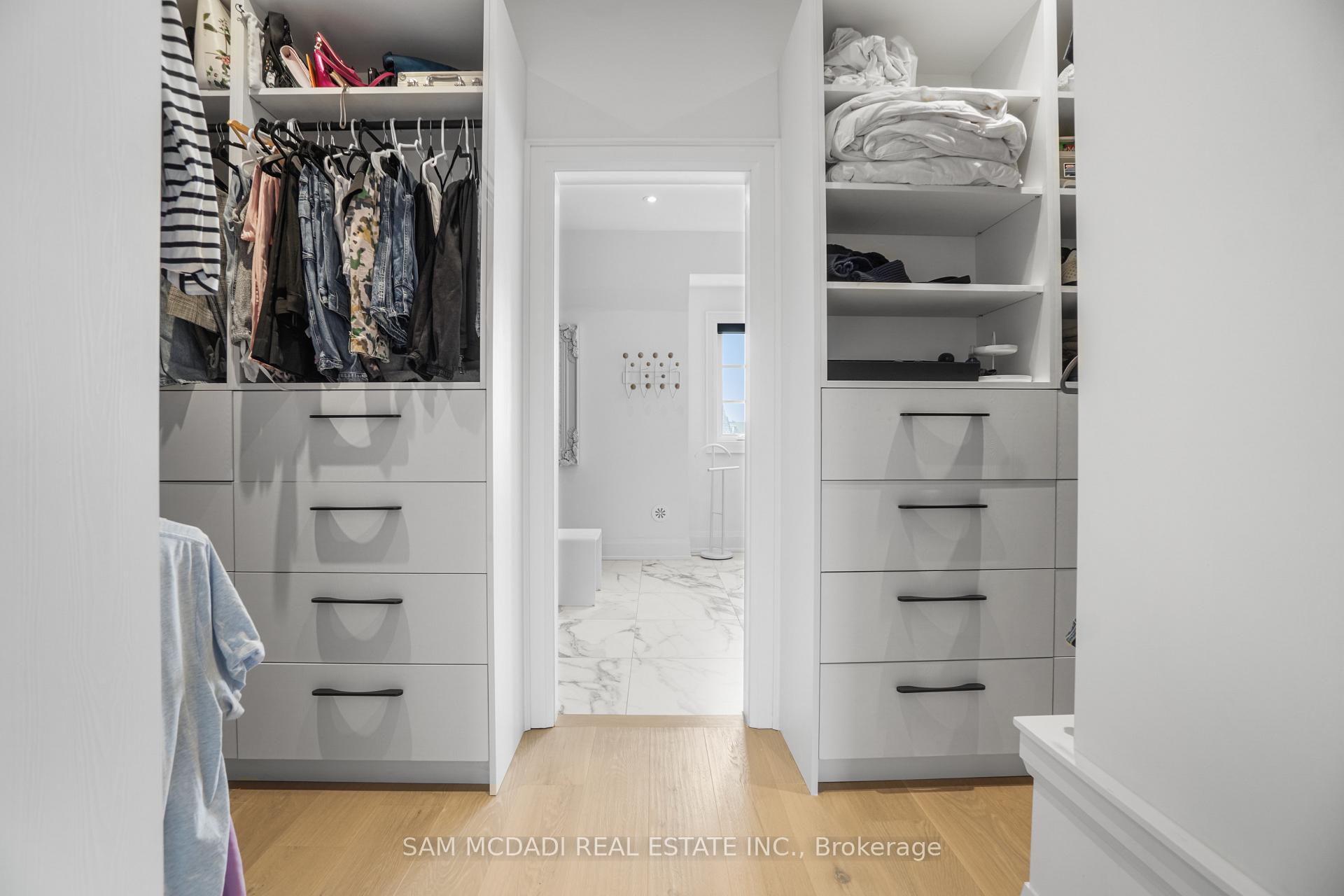 3 Bedrooms Condo at 10 Lunar, Mississauga For sale