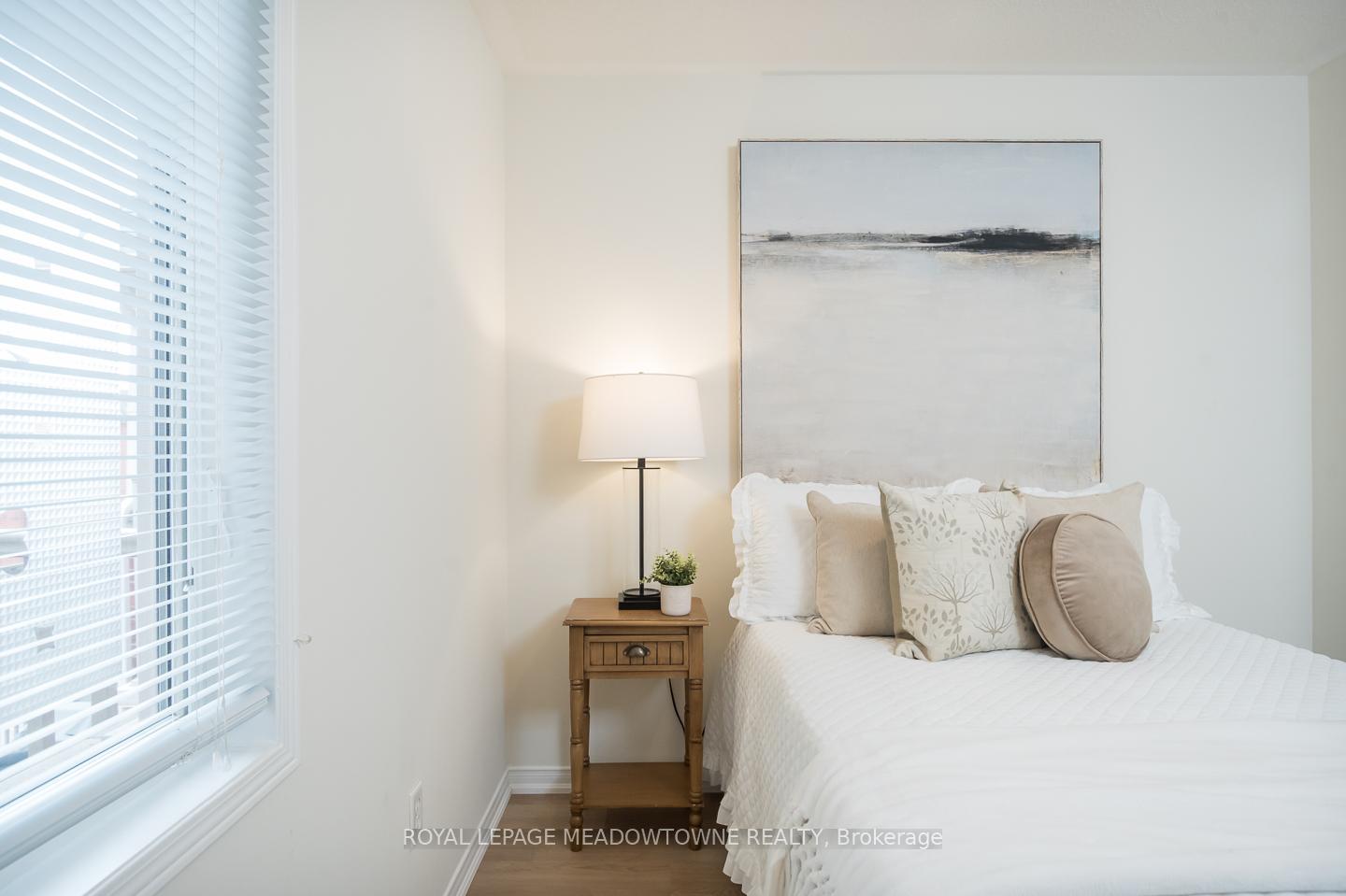 4 Bedrooms Condo at 3355 Thomas, Mississauga For sale