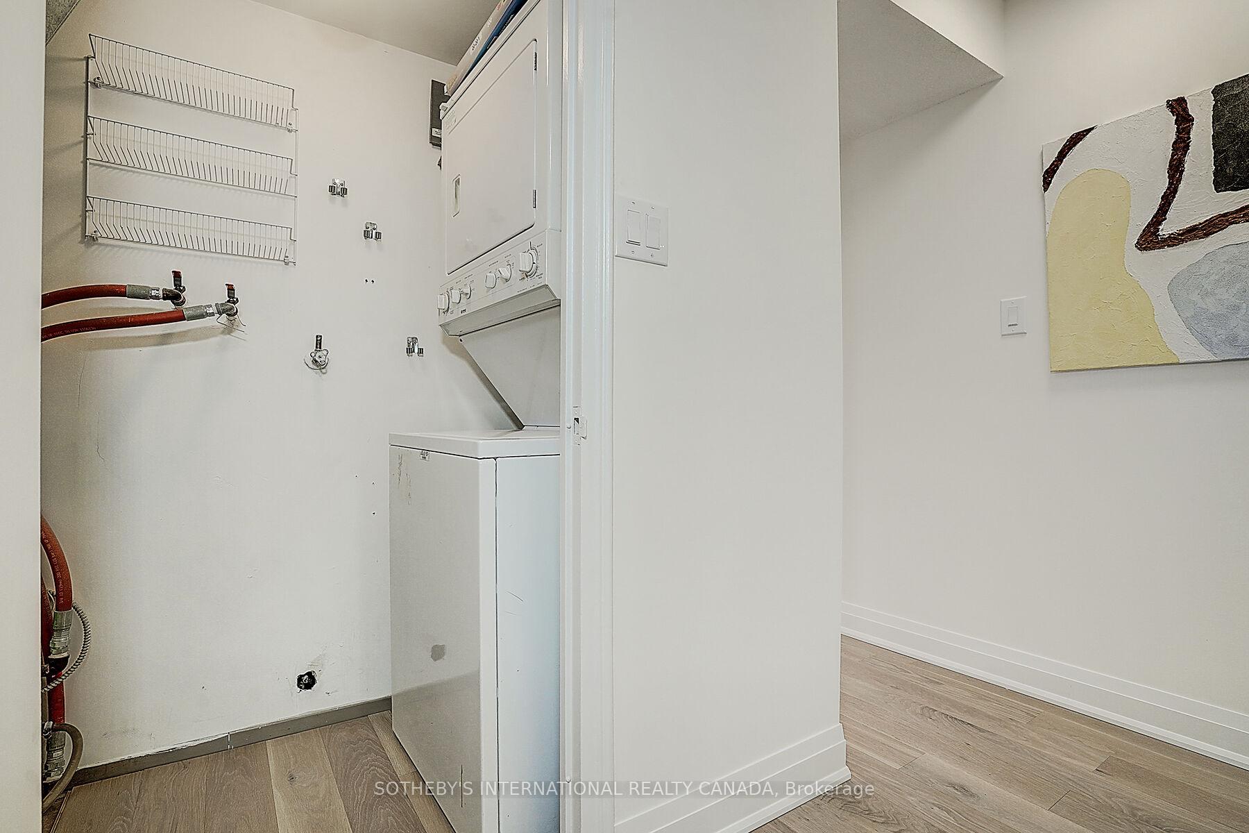 2 Bedrooms Condo at 1240 Marlborough, Oakville For sale
