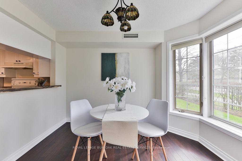 2 Bedrooms Condo at 216E Plains, Burlington For sale