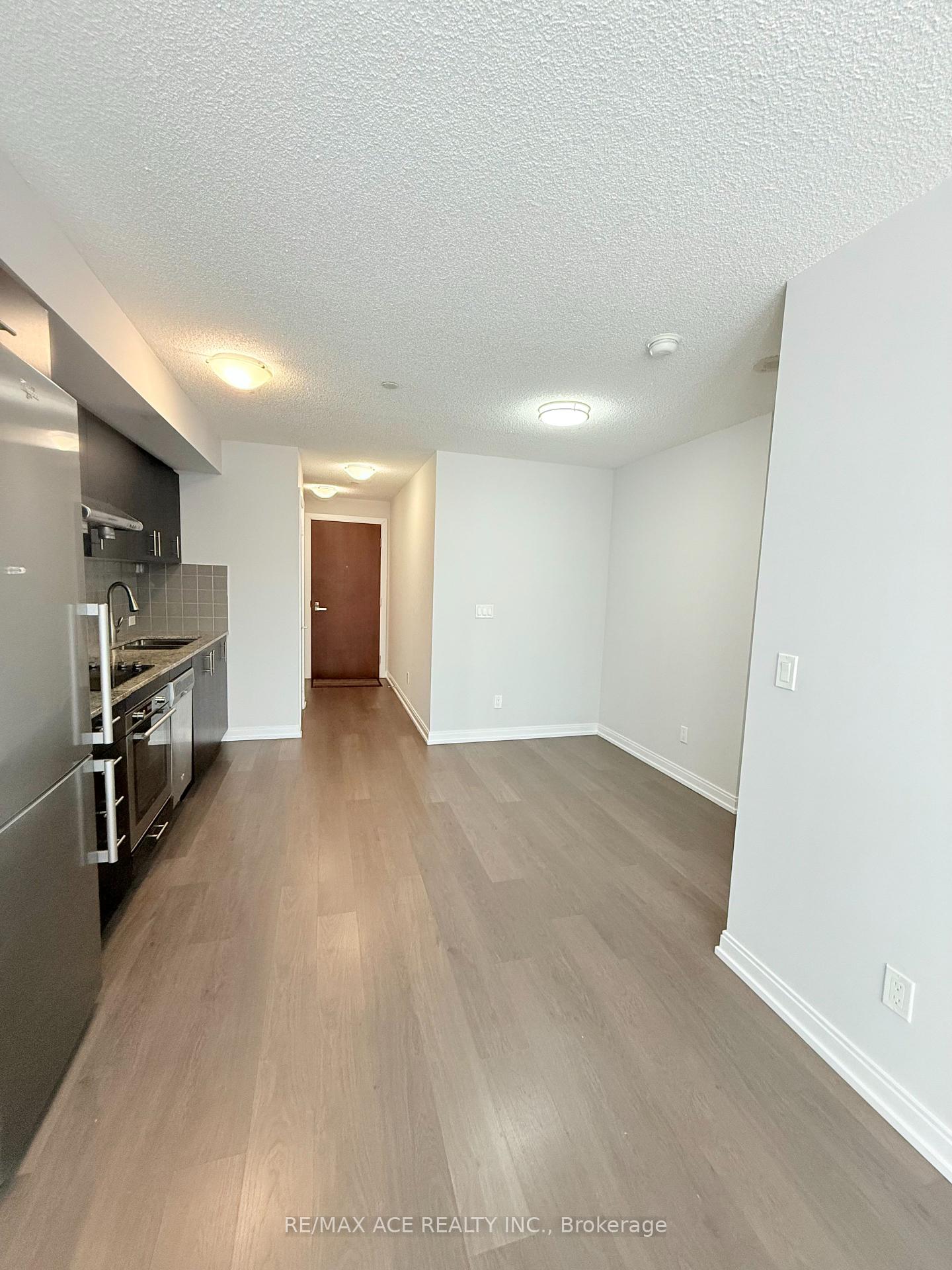 1 Bedroom Condo at 255 Village Green, Toronto For sale
