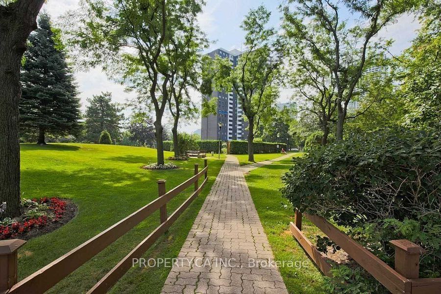 #107 - 10 Muirhead Road, Toronto, ON M2J 4P9