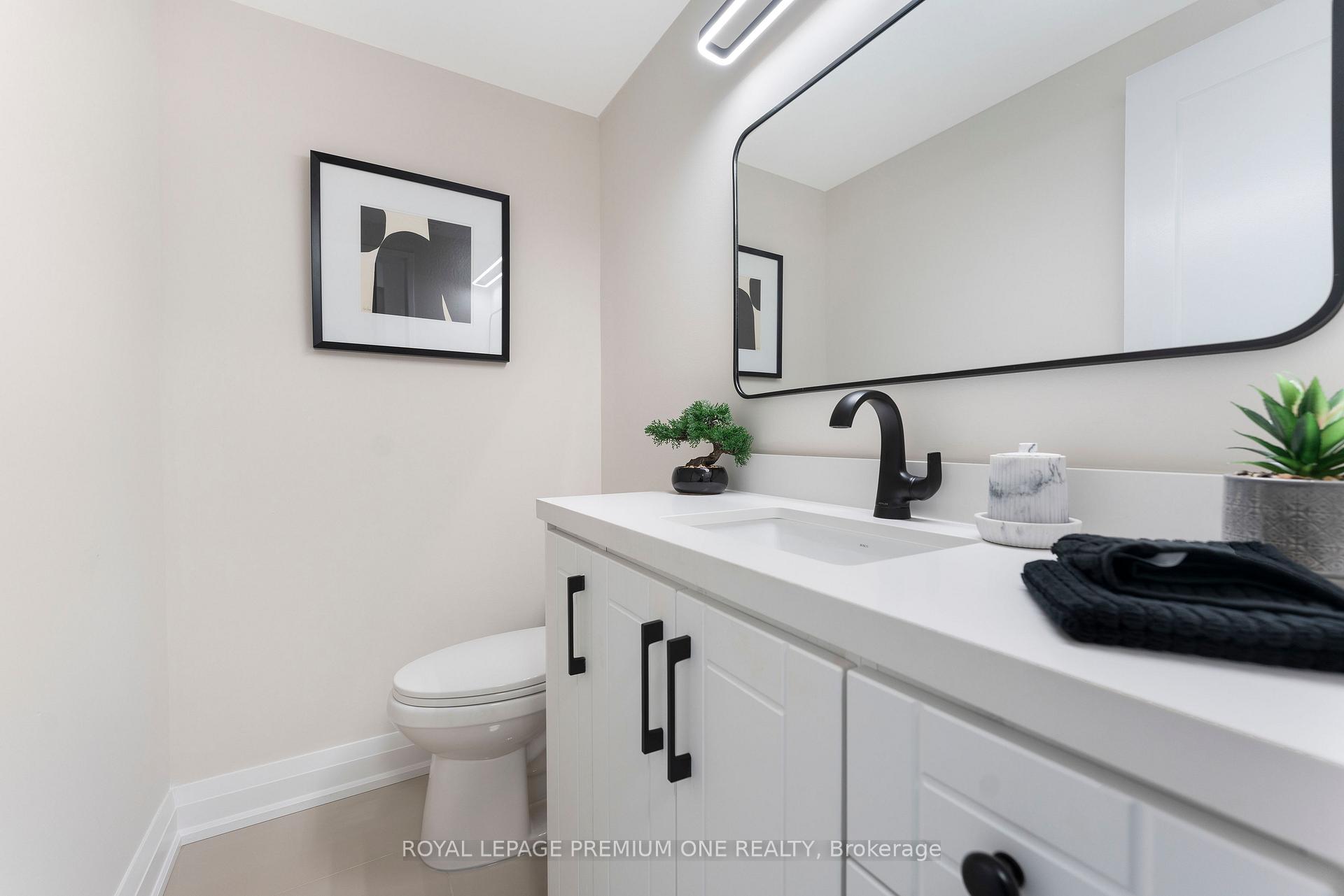 3 Bedrooms Condo at 60 Southport, Toronto For sale