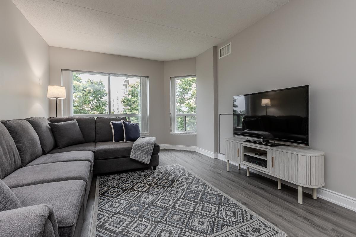 2 Bedrooms Condo at 2075 Amherst Heights, Burlington For sale