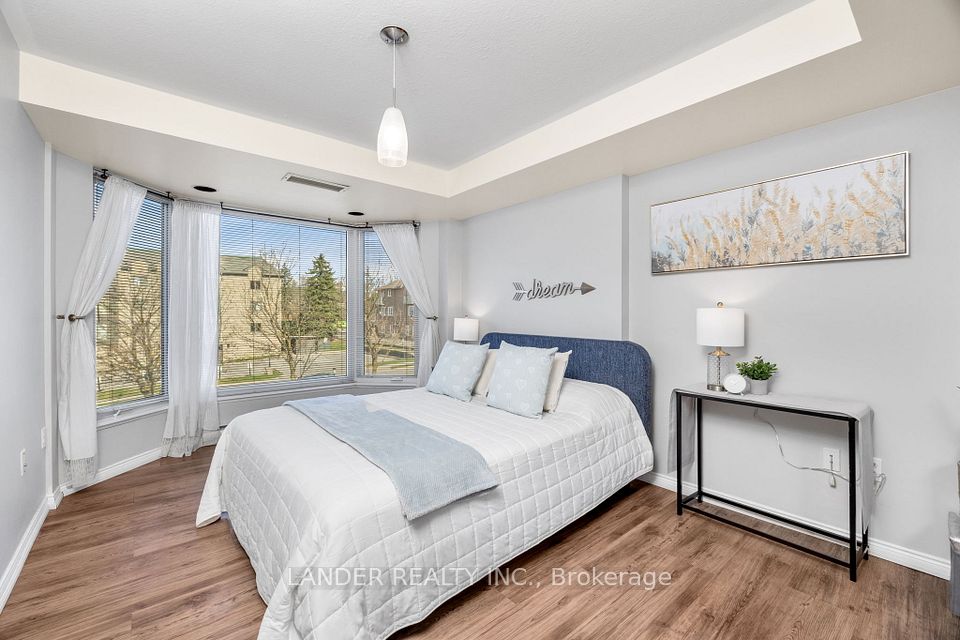 Bay window in Large Bedroom